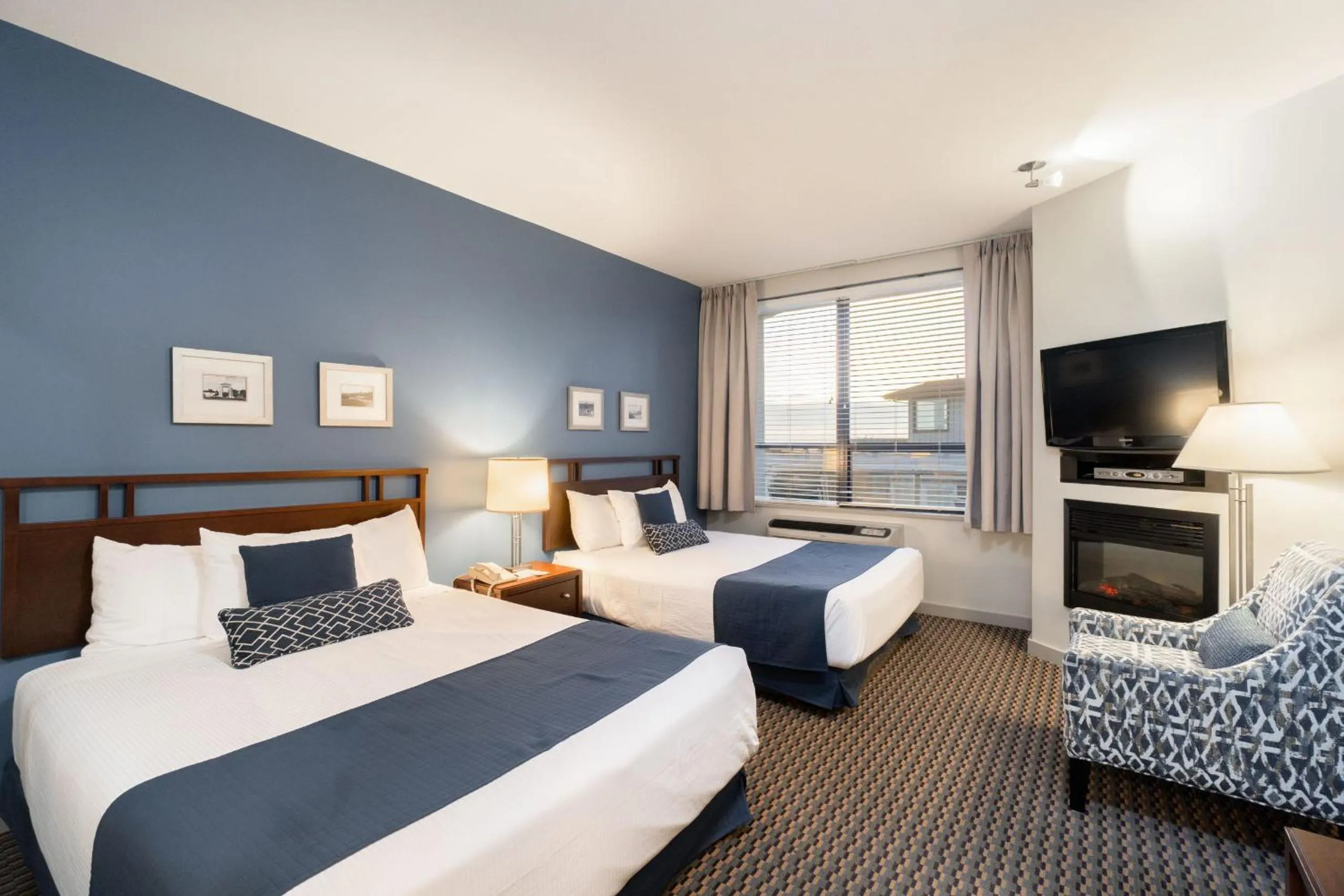 Bedroom, Bed in Ocean Promenade Hotel