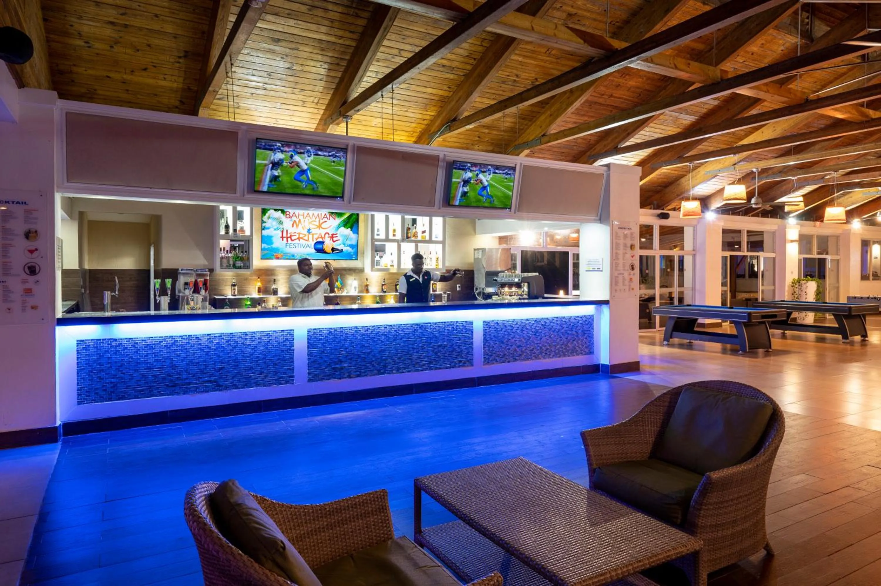 Lounge or bar in Viva Fortuna Beach by Wyndham, A Trademark All Inclusive