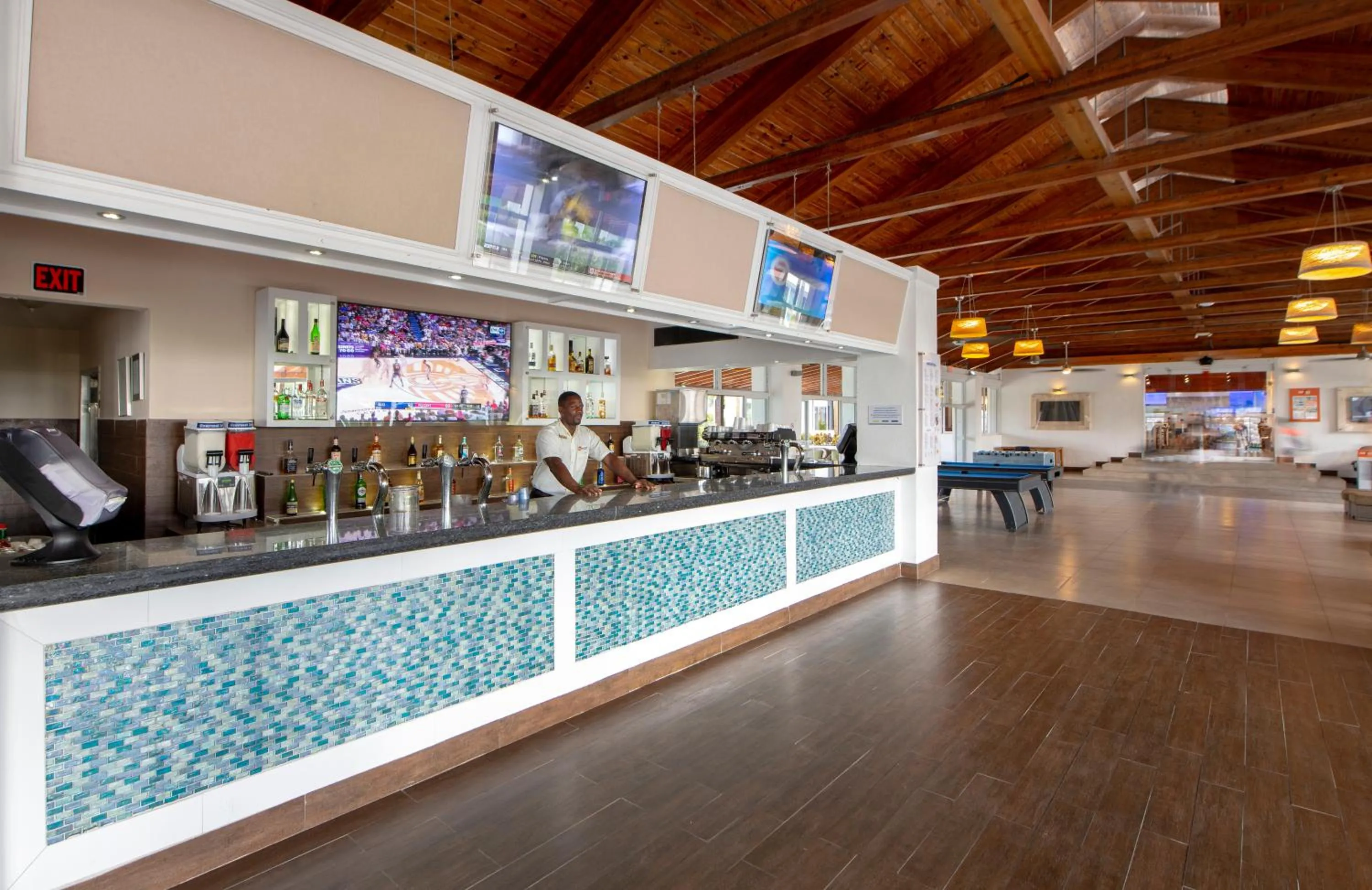 Lounge or bar in Viva Fortuna Beach by Wyndham, A Trademark All Inclusive