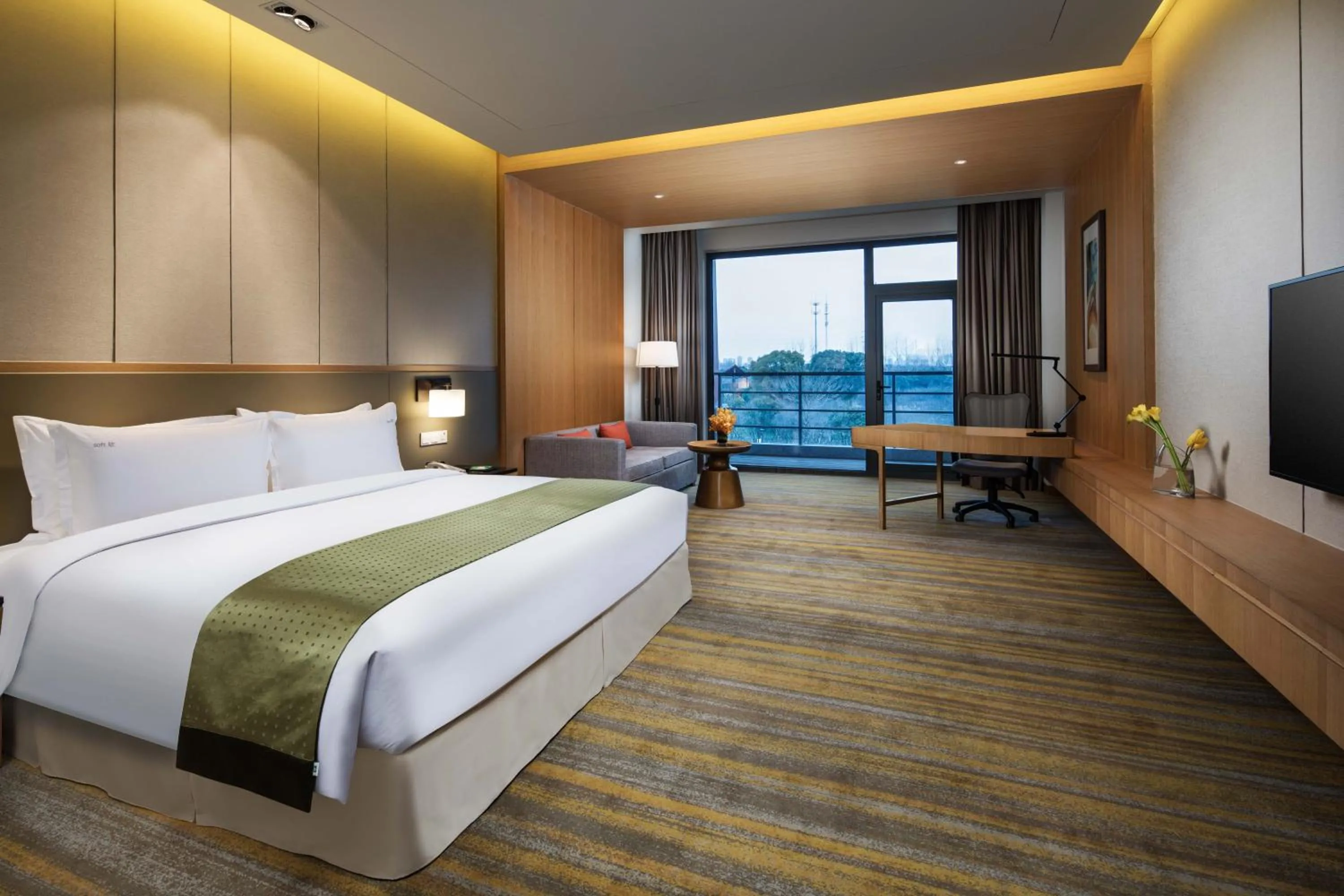 Bedroom, Bed in Holiday Inn Kunshan Huaqiao by IHG