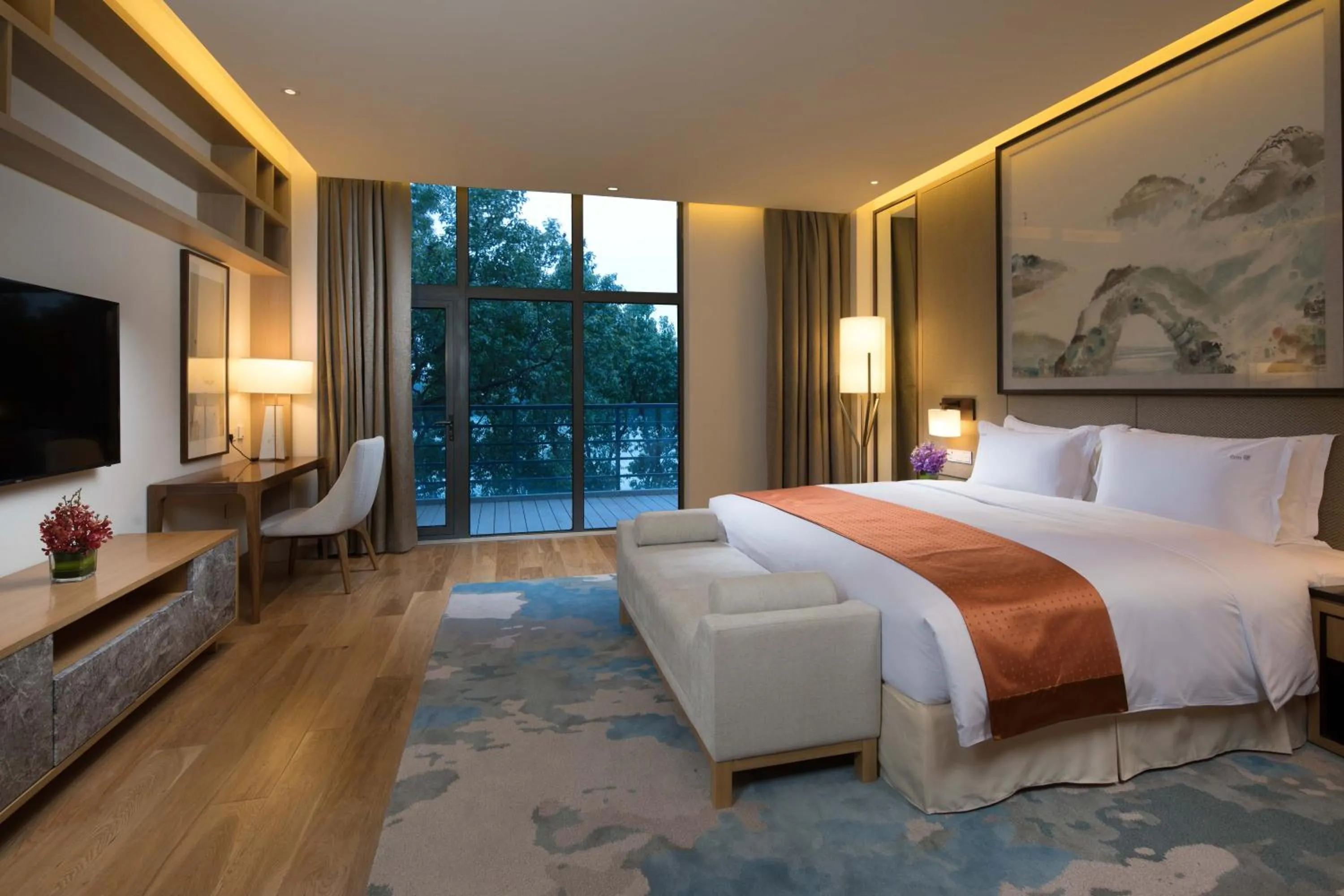 Photo of the whole room, Bed in Holiday Inn Kunshan Huaqiao by IHG