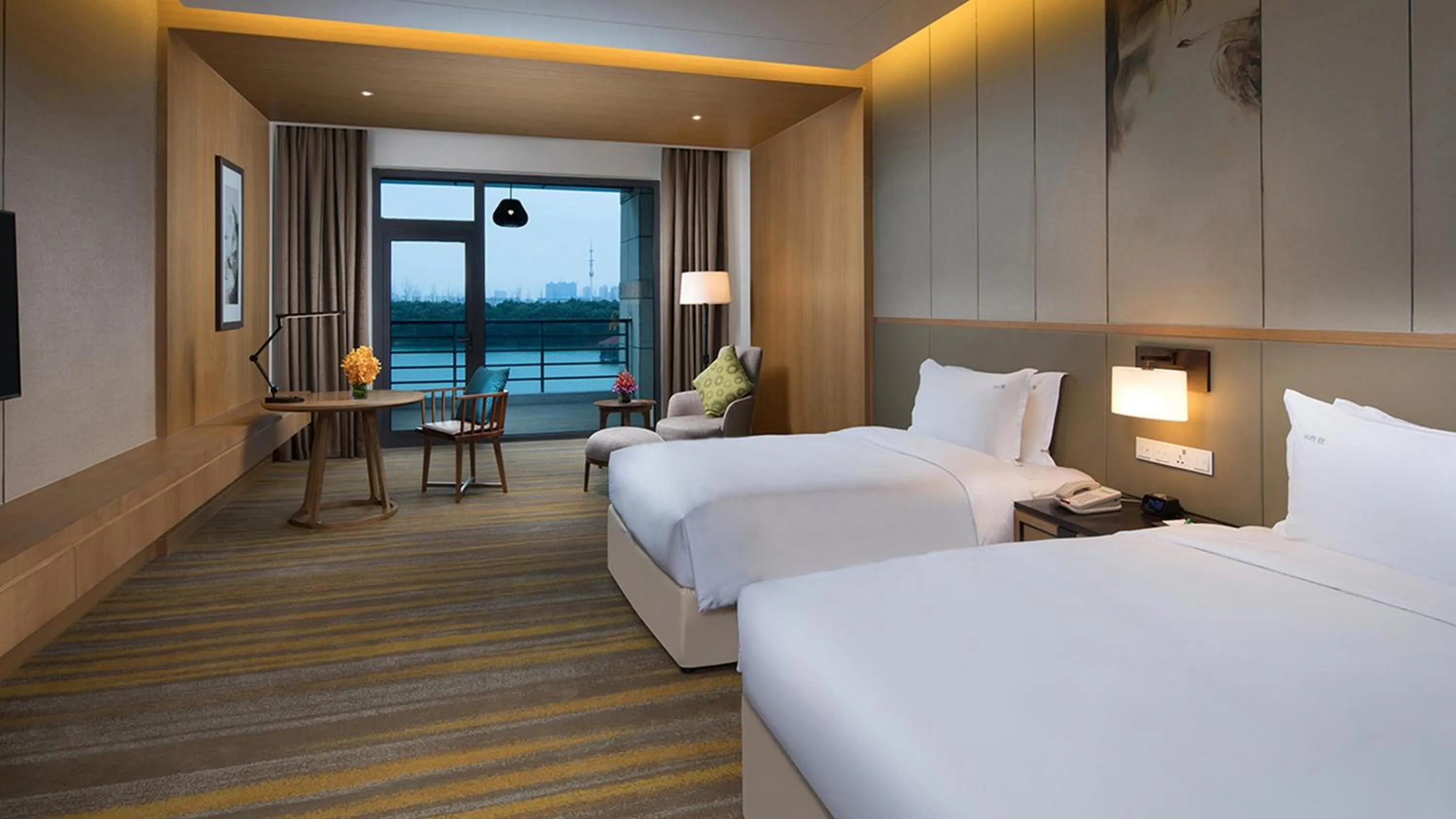 Photo of the whole room, Bed in Holiday Inn Kunshan Huaqiao by IHG