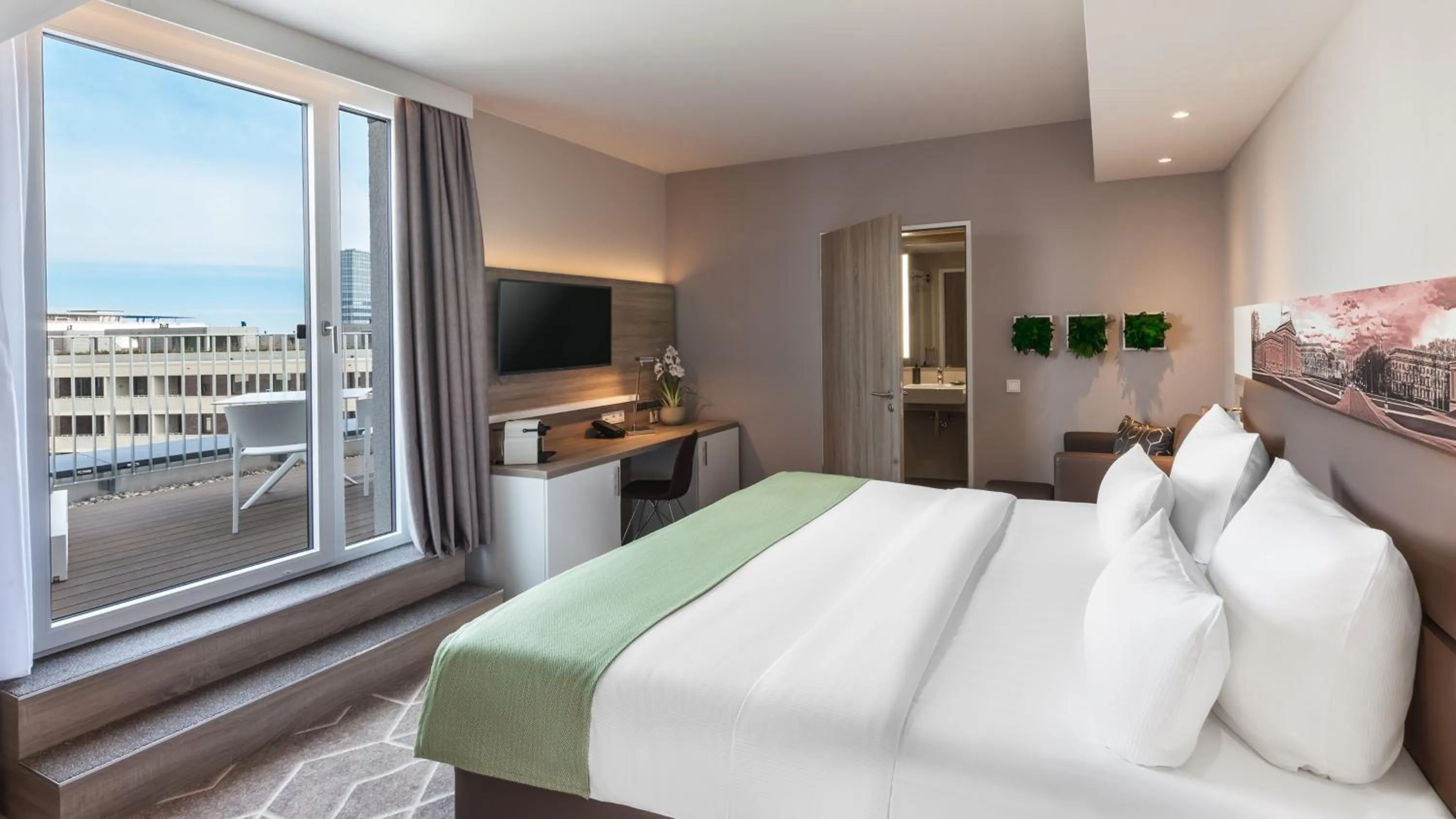 Photo of the whole room, Bed in Holiday Inn Express Munich - City East by IHG