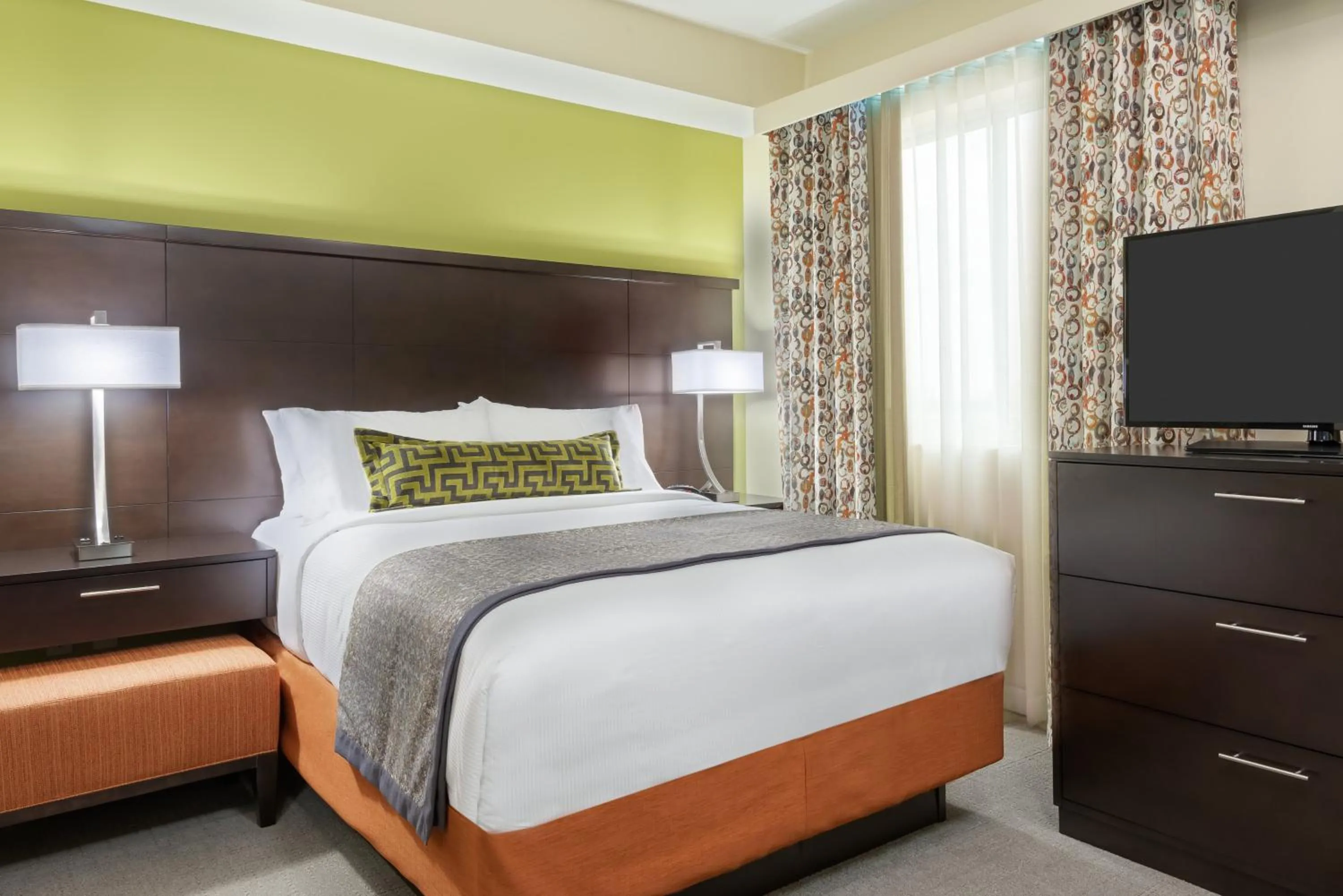 Photo of the whole room, Bed in Staybridge Suites - Miami International Airport by IHG