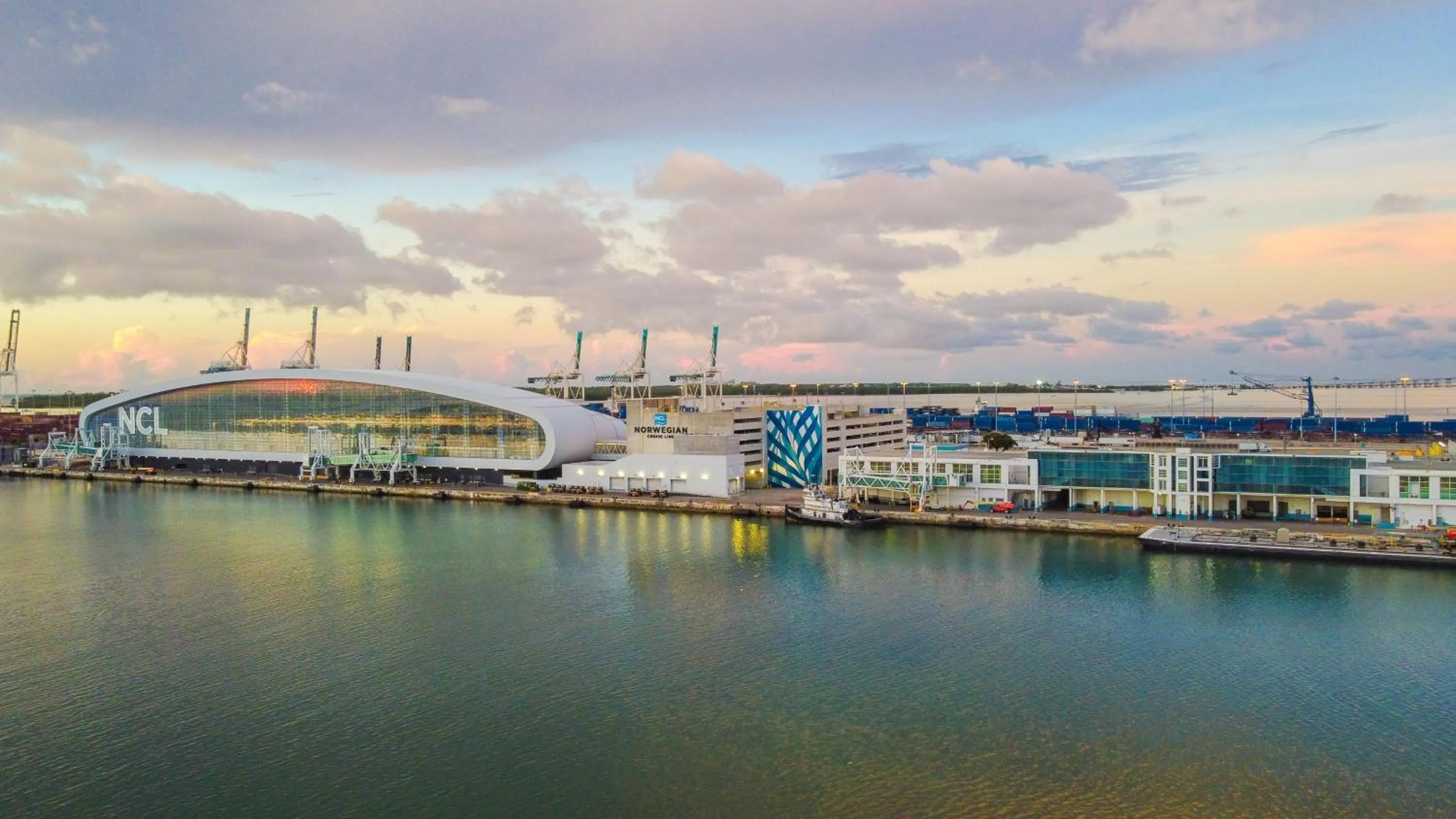 Area and facilities in Staybridge Suites - Miami International Airport by IHG