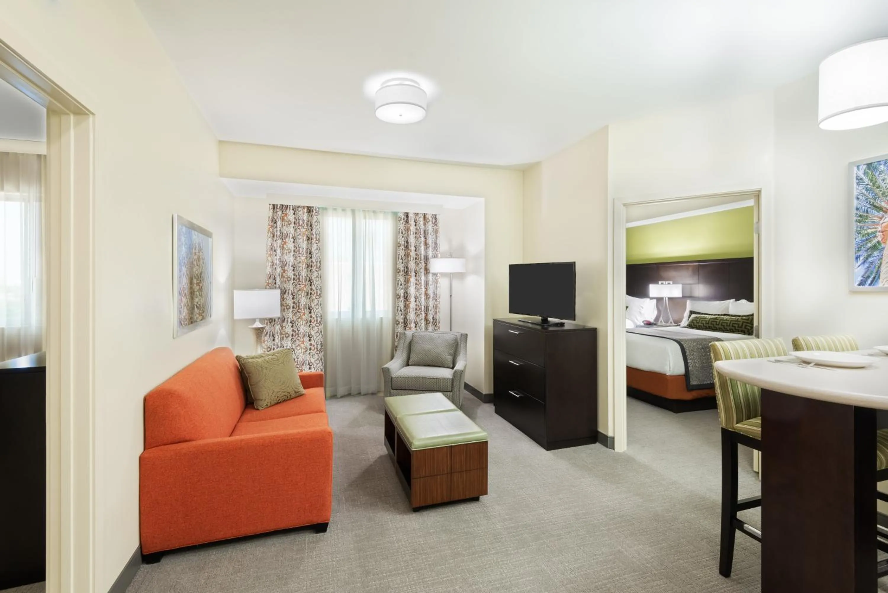 Photo of the whole room, Bed in Staybridge Suites - Miami International Airport by IHG