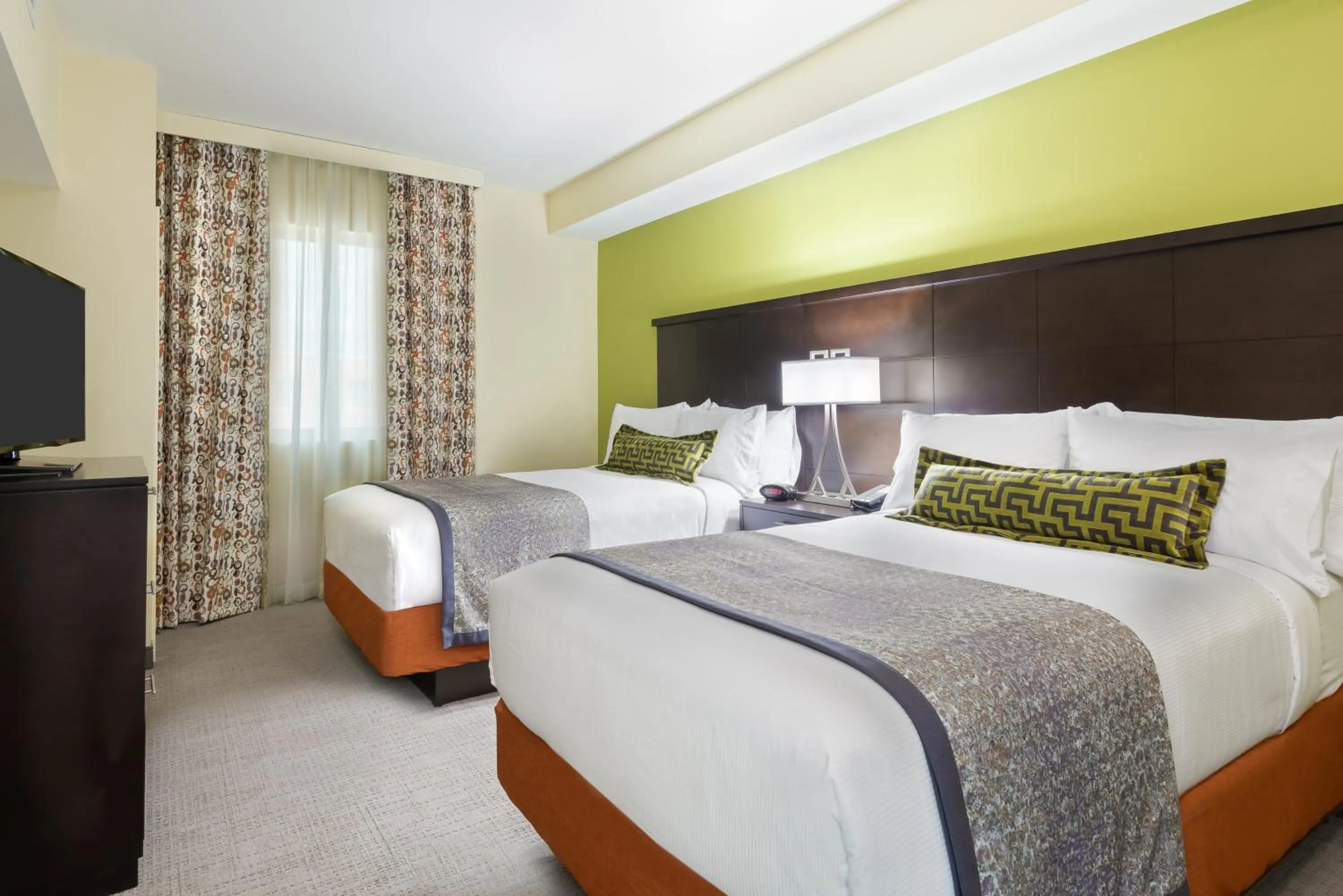 Photo of the whole room, Bed in Staybridge Suites - Miami International Airport by IHG