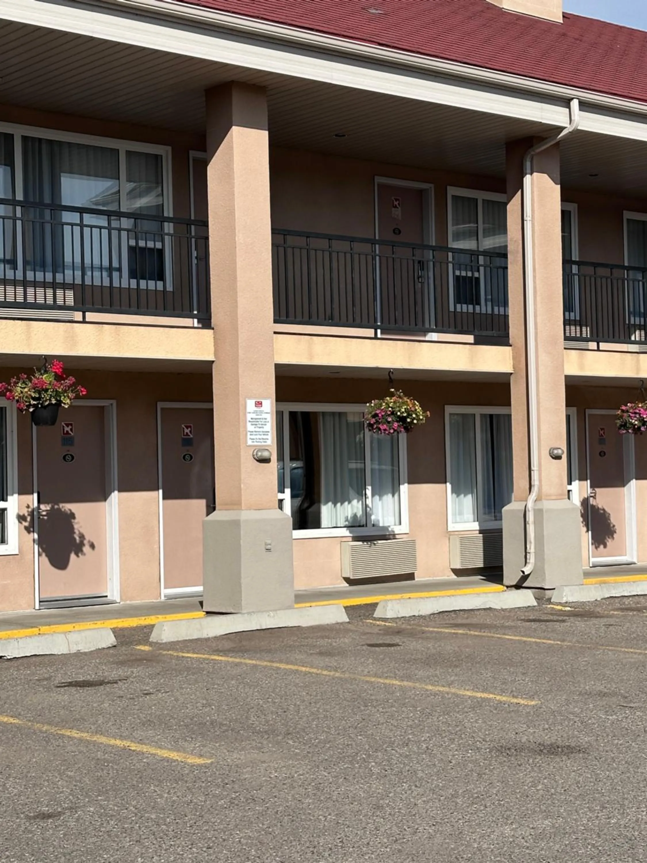 Econo Lodge Inn & Suites