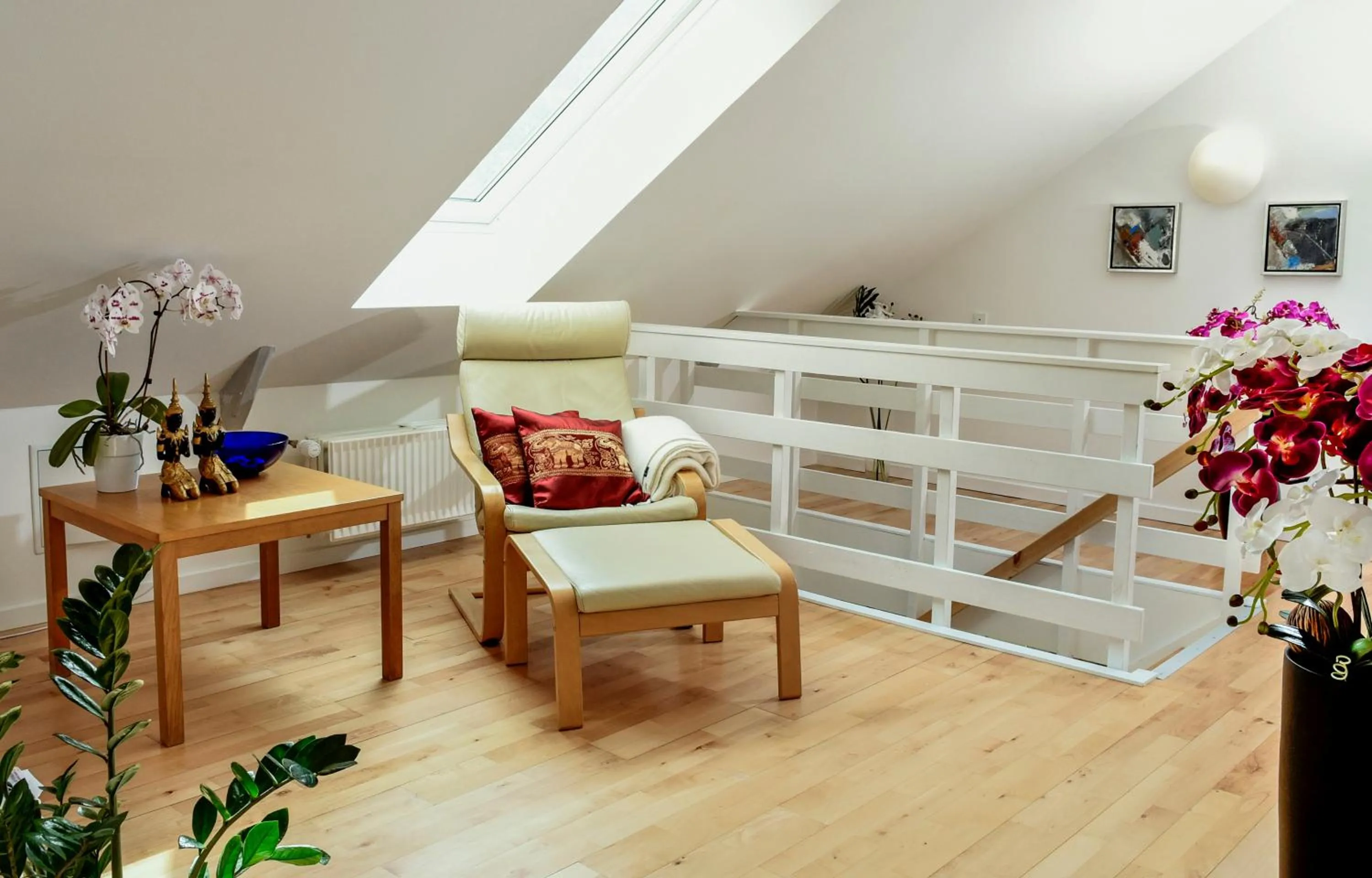 Communal lounge/ TV room, Bed in Dadas Bed & Breakfast