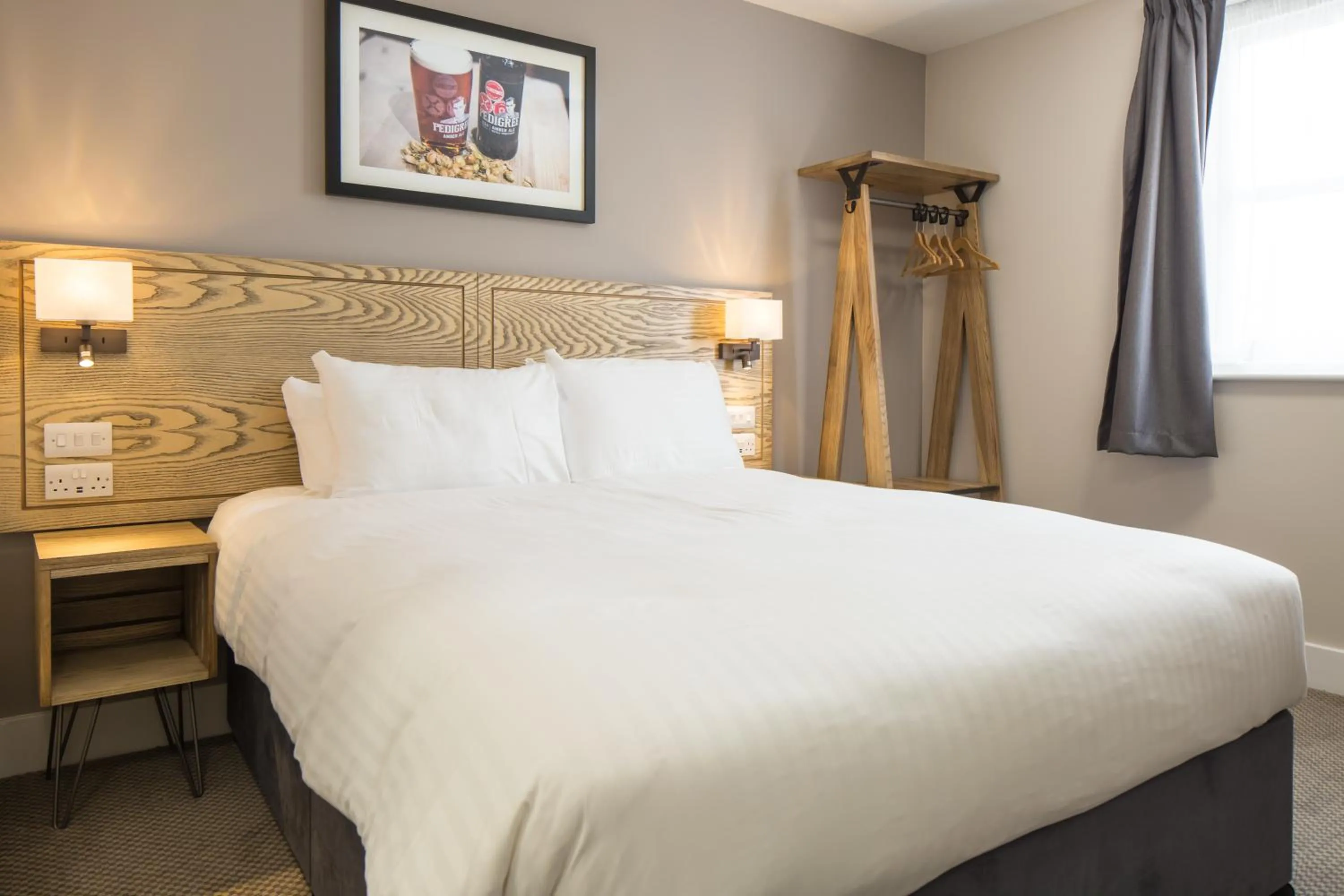 Bedroom, Bed in The Raven’s Cliff Lodge by Marston's Inns