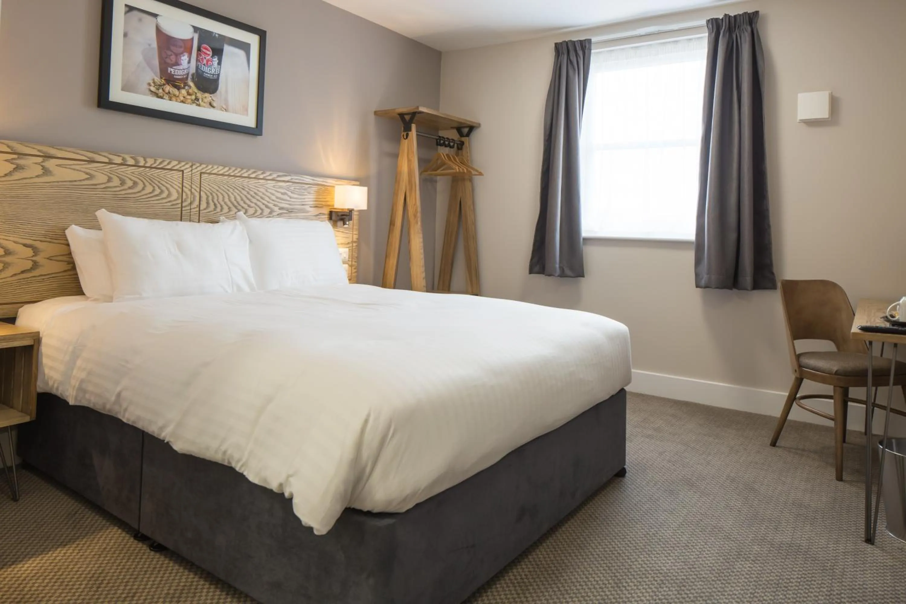 Bedroom, Bed in The Raven’s Cliff Lodge by Marston's Inns