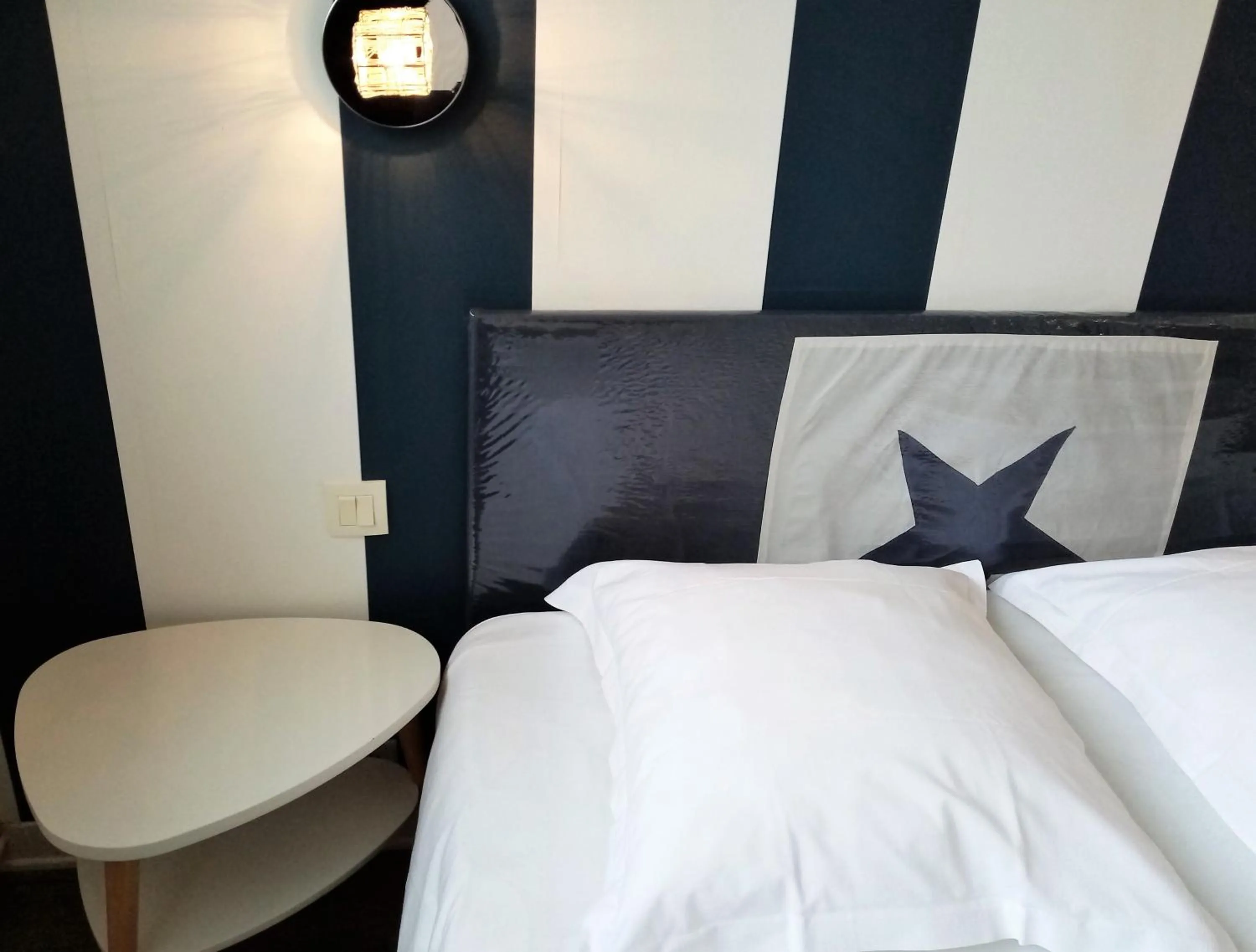 Bedroom, Bed in Hôtel Du Port Et De L'aven