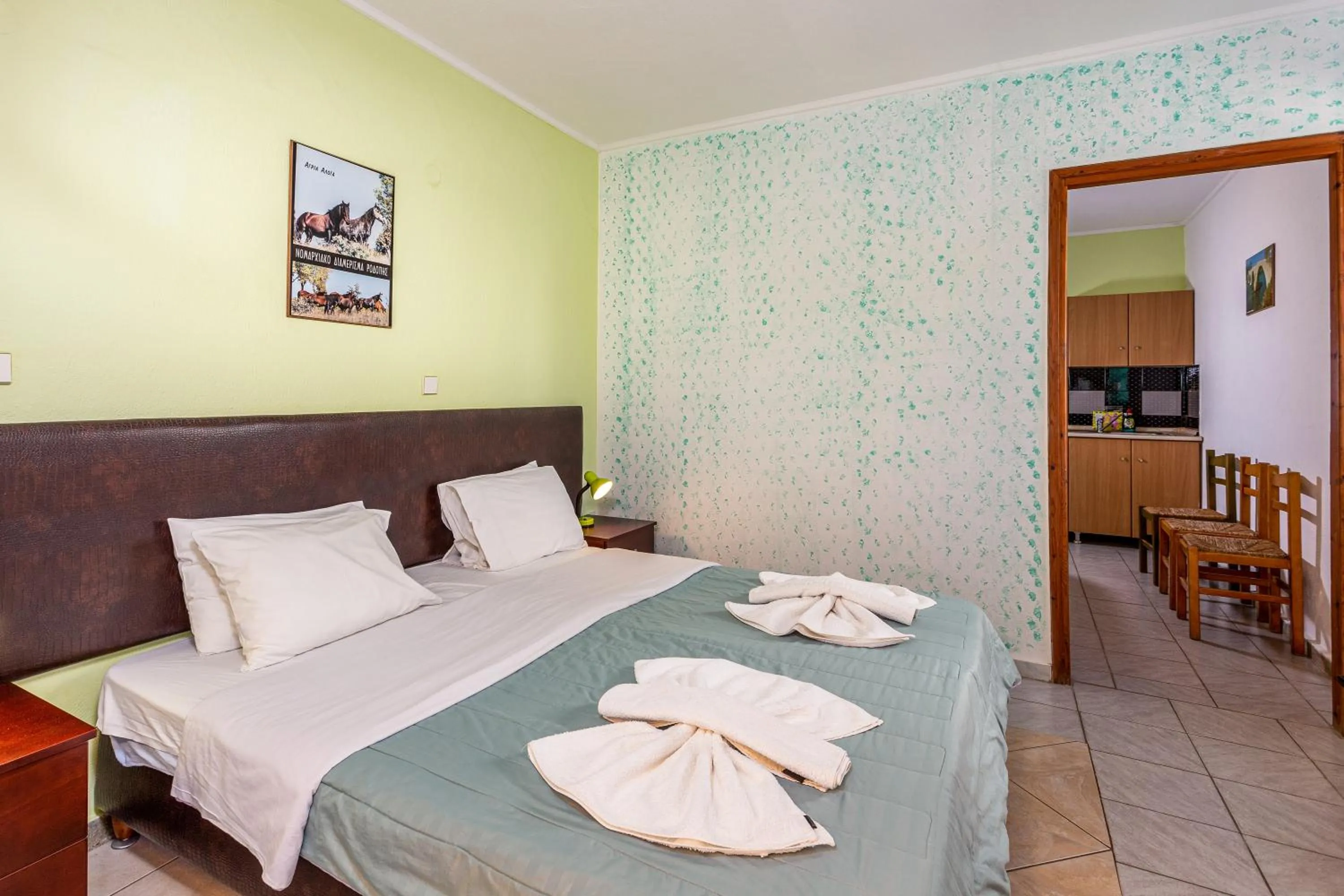 Photo of the whole room, Bed in Melissa Gold Coast