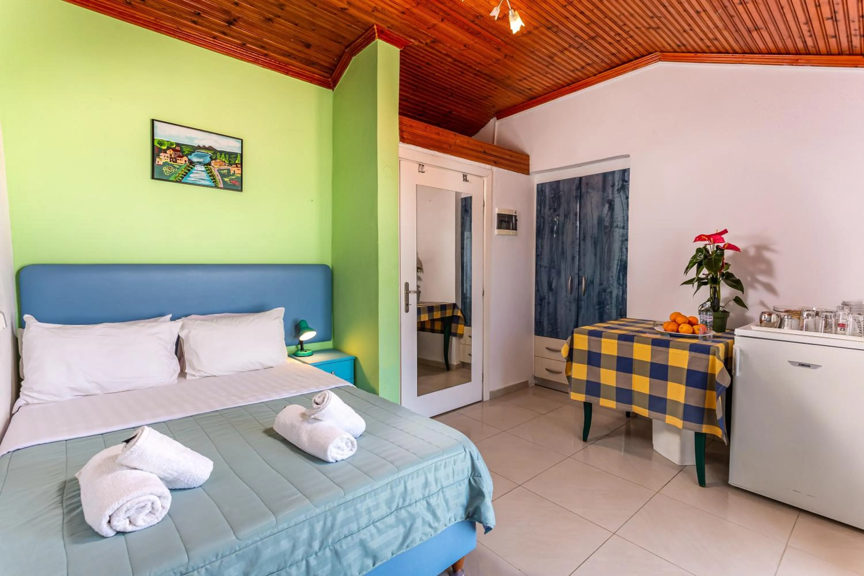 Photo of the whole room, Bed in Melissa Gold Coast