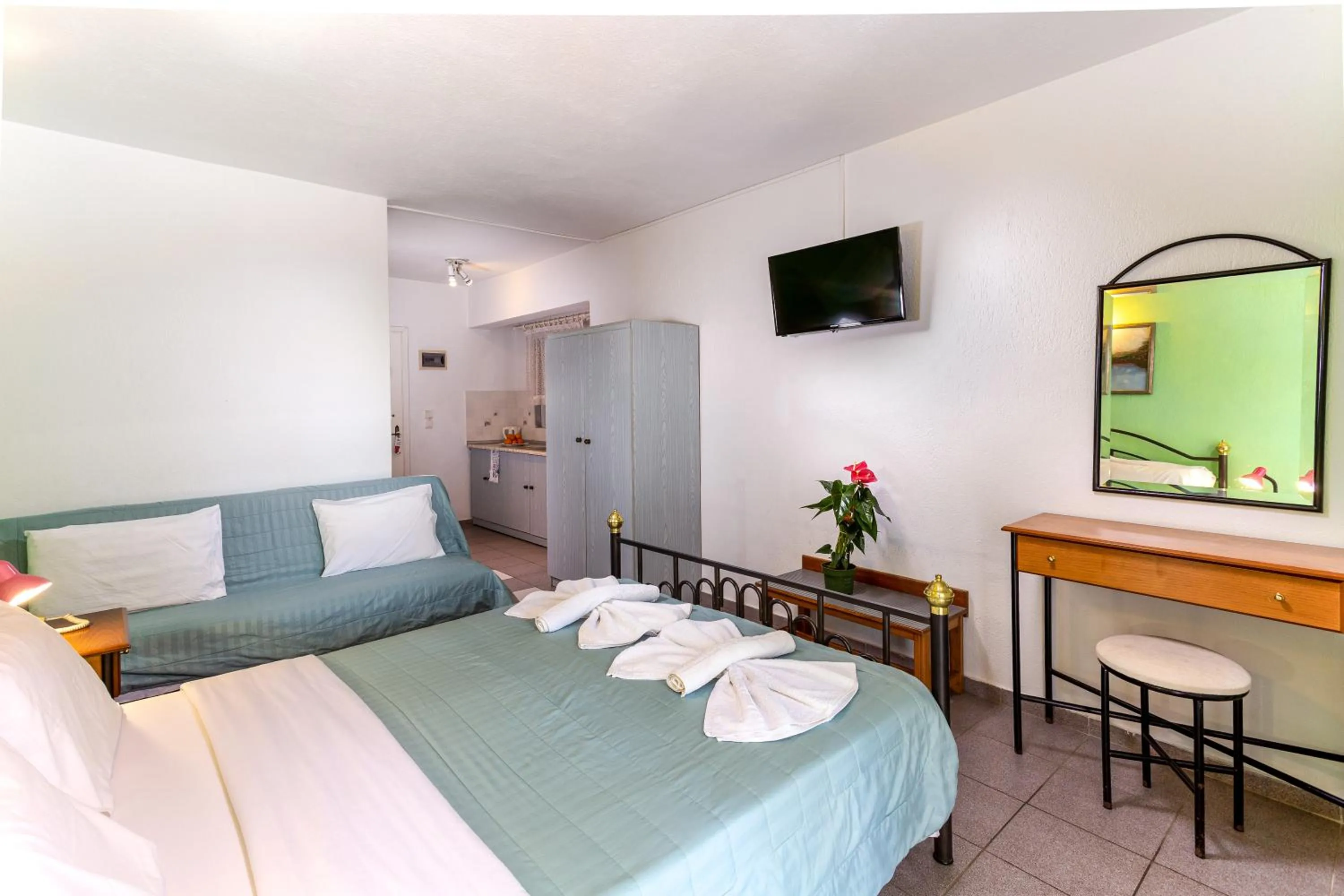 Photo of the whole room, Bed in Melissa Gold Coast