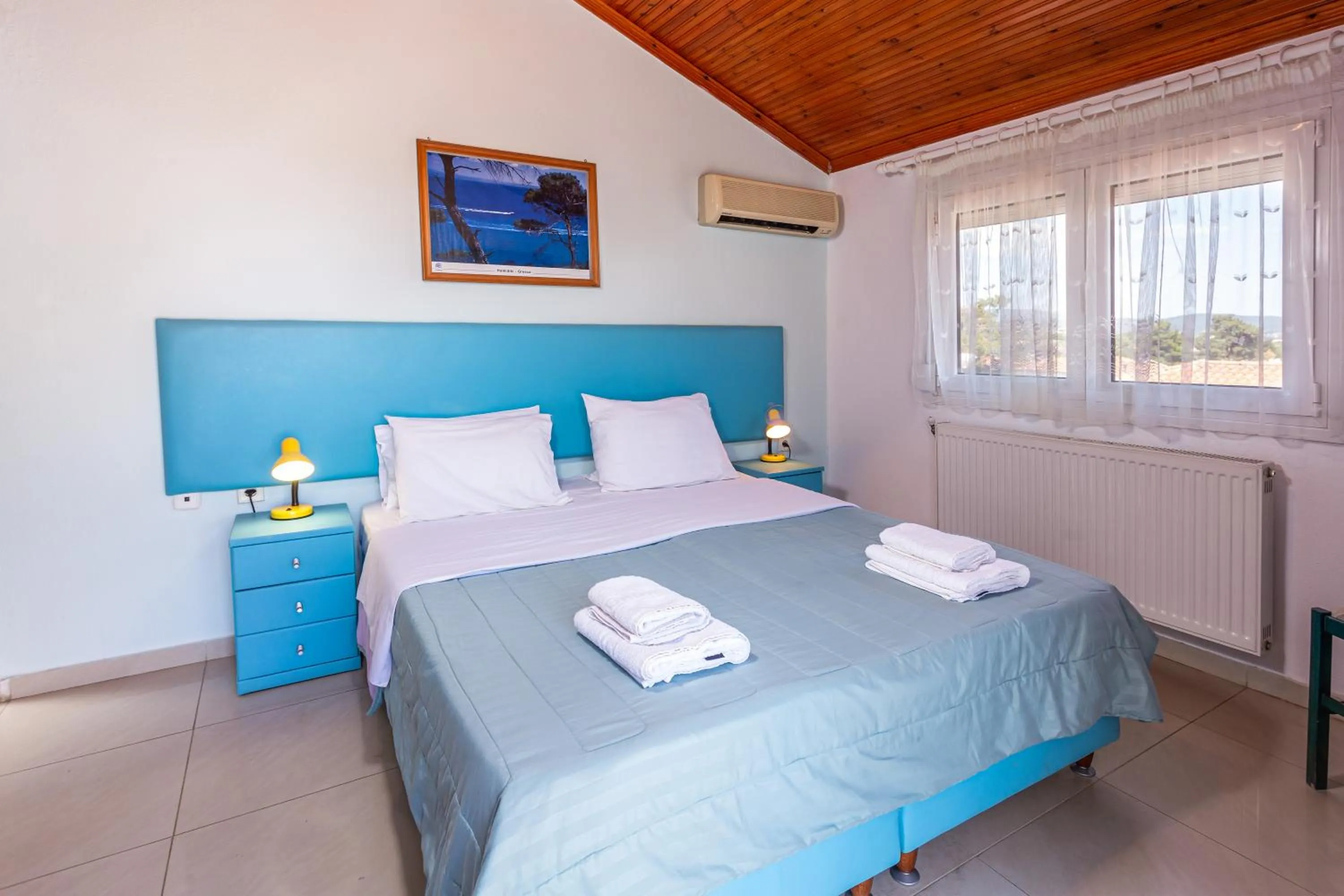 Photo of the whole room, Bed in Melissa Gold Coast