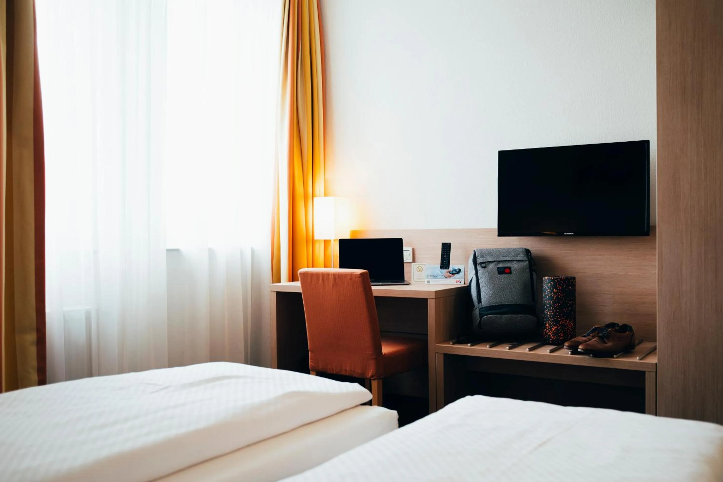 Photo of the whole room, Bed in business & conference Sporthotel Großwallstadt