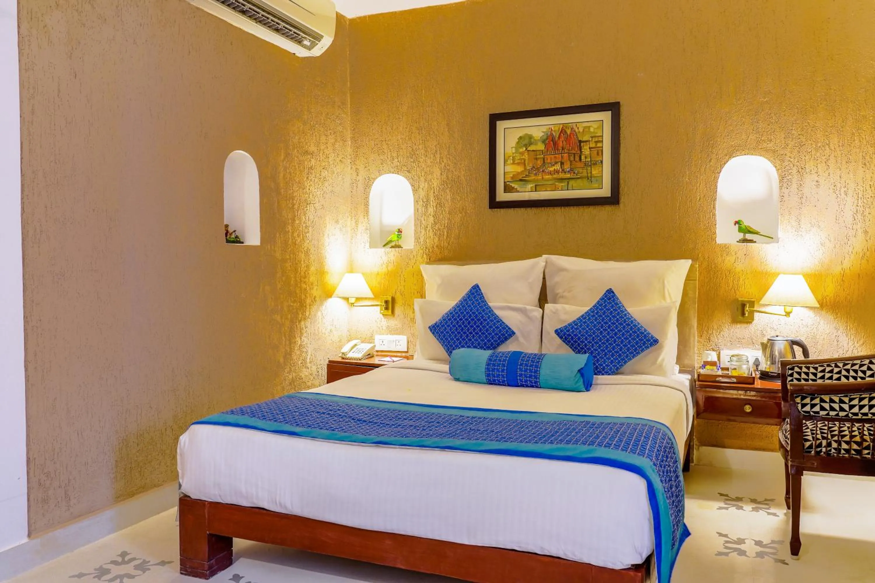 Bed in Guleria Kothi at Ganges