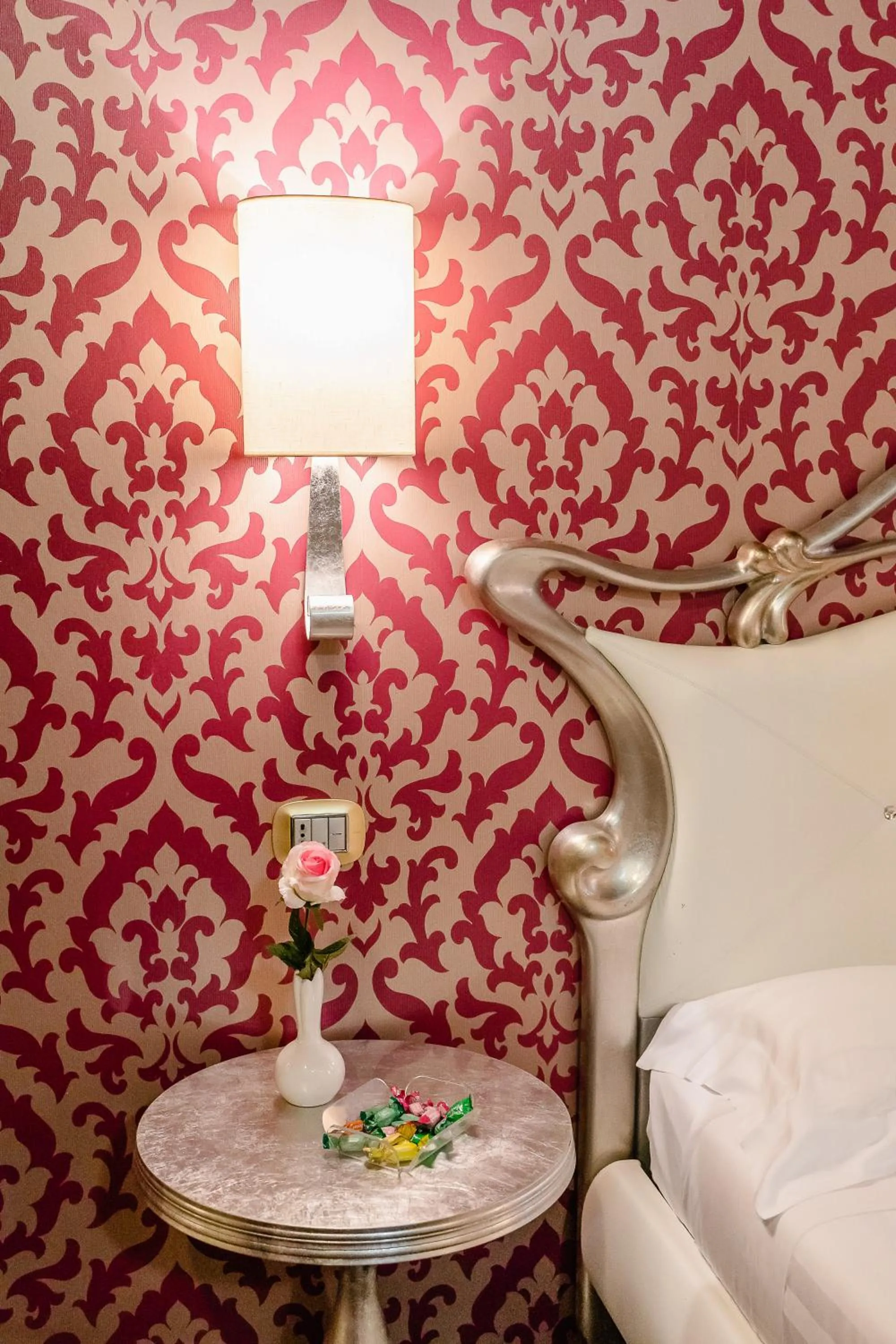 Bed in Locanda Del Sole-Roma Piazza Di Spagna Ripetta