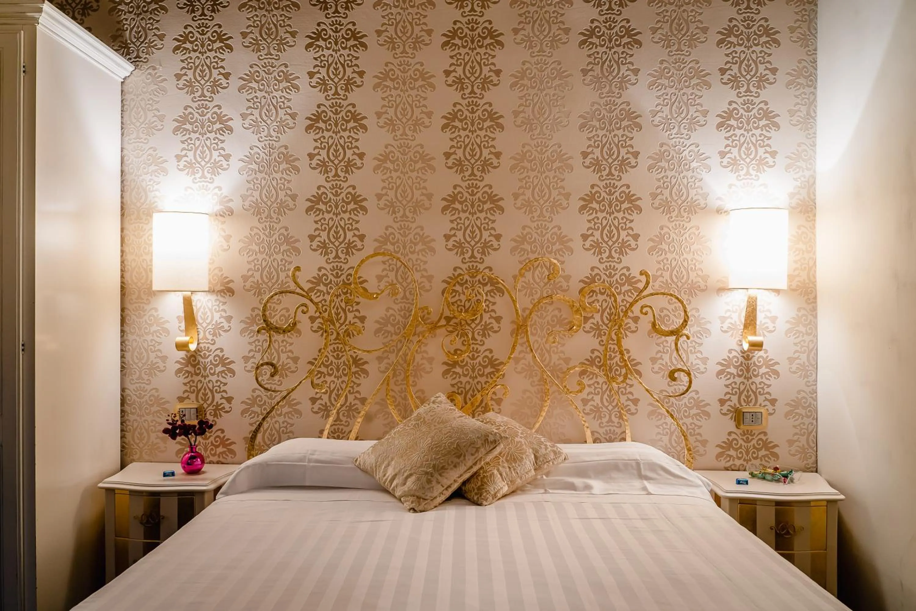 Bed in Locanda Del Sole-Roma Piazza Di Spagna Ripetta