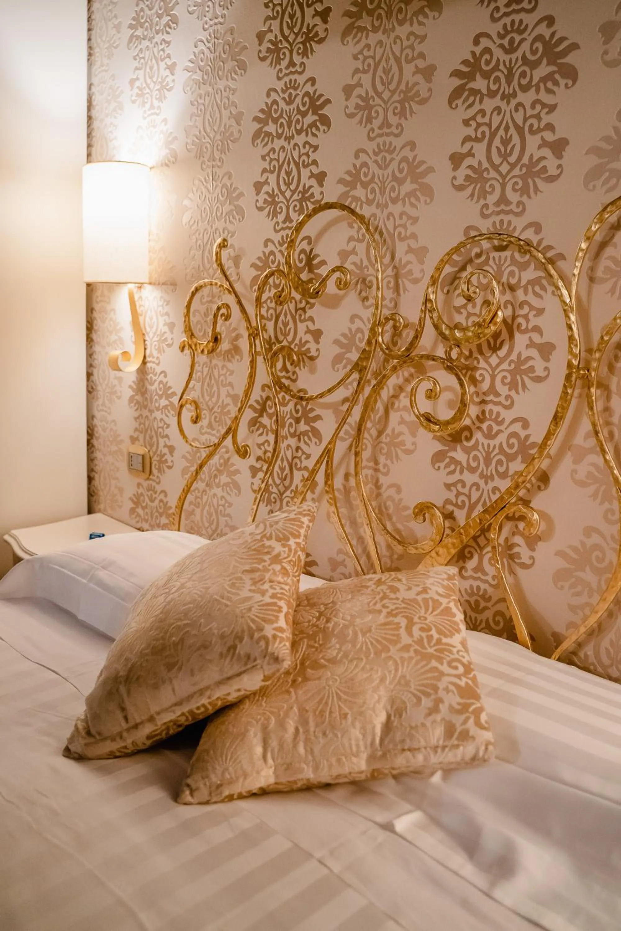 Bed in Locanda Del Sole-Roma Piazza Di Spagna Ripetta