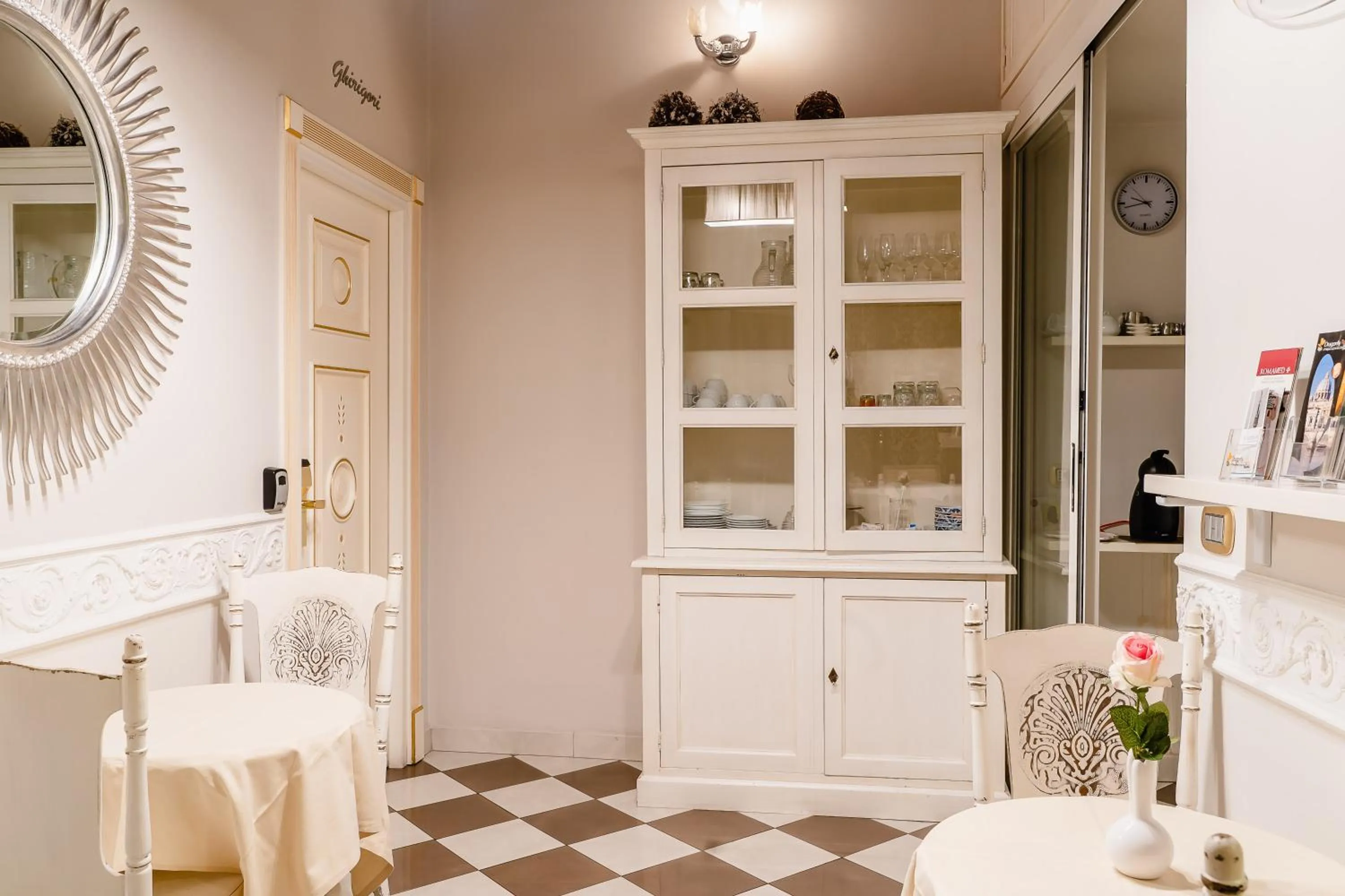 Property building in Locanda Del Sole-Roma Piazza Di Spagna Ripetta
