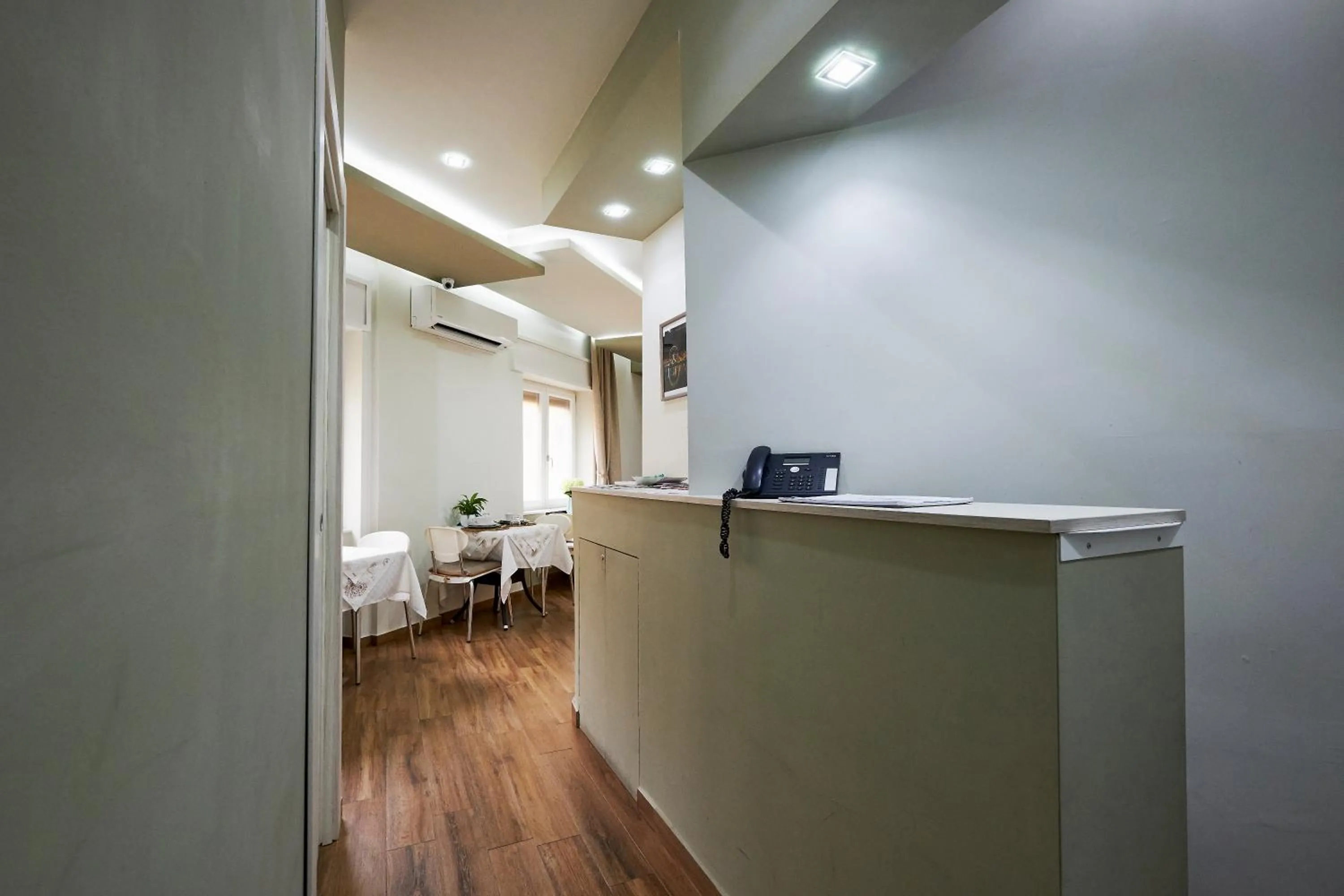 Text overlay in 360 Hospitality