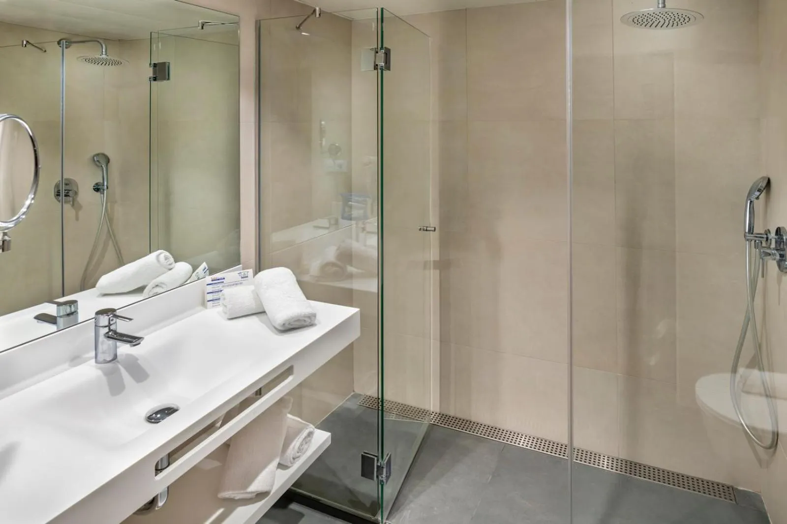 Superior Twin Room (2 adults + 1 child) in Hotel Tahití Playa