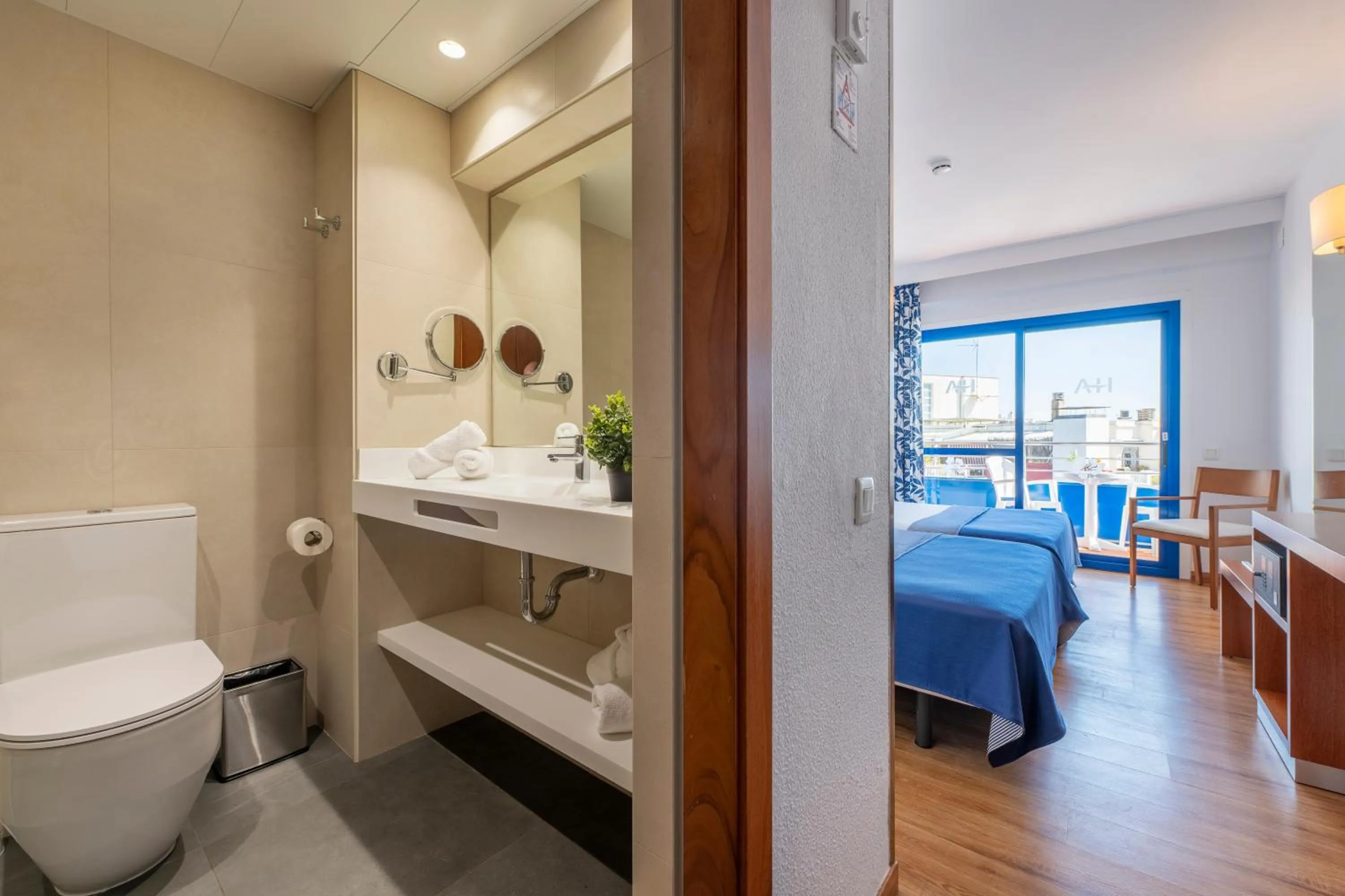 Bed in Hotel Tahití Playa