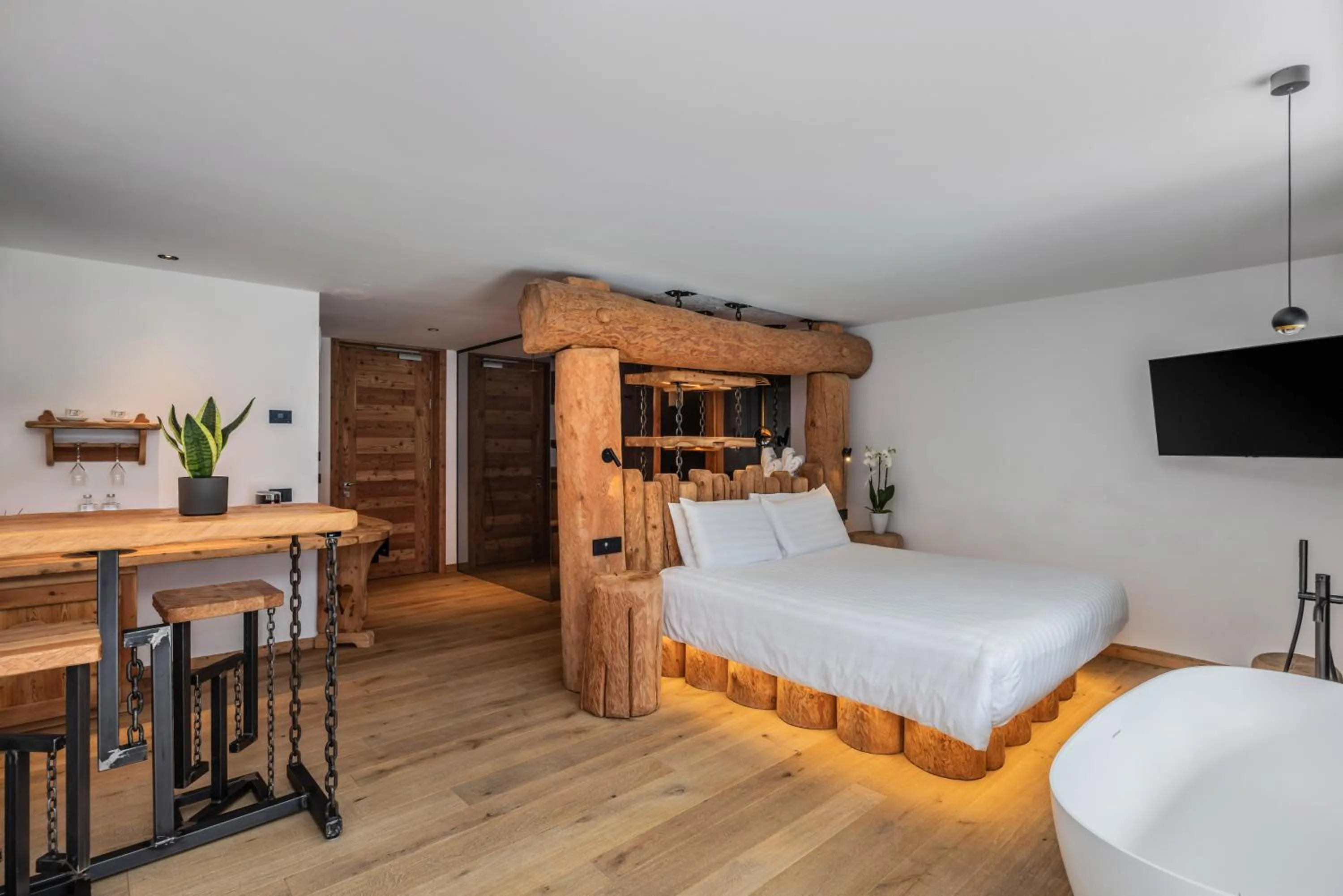 Photo of the whole room, Bed in Hotel Chalet Al Foss - Adults Only
