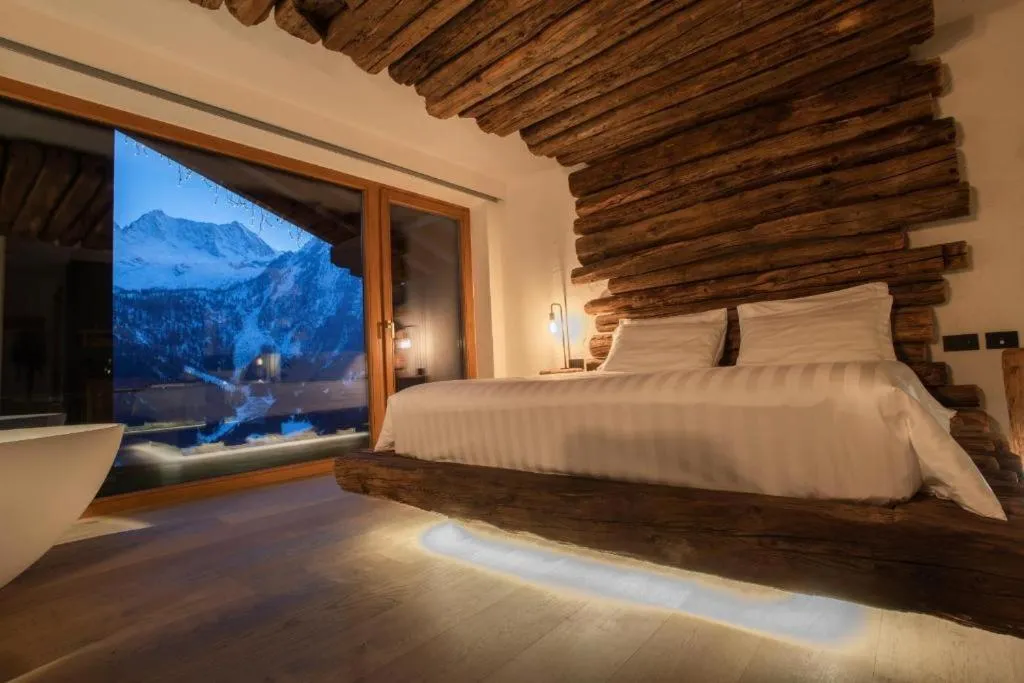 Photo of the whole room, Bed in Hotel Chalet Al Foss - Adults Only
