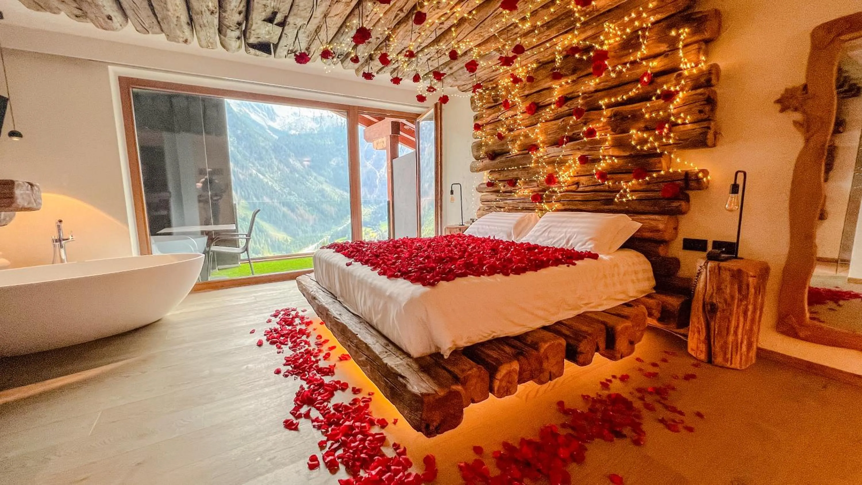 Bedroom, Bed in Hotel Chalet Al Foss - Adults Only