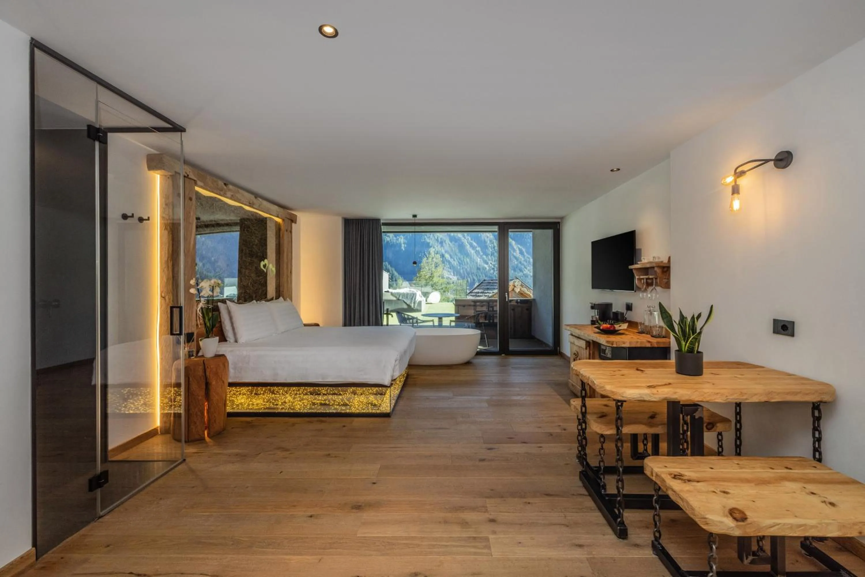 Photo of the whole room, Bed in Hotel Chalet Al Foss - Adults Only