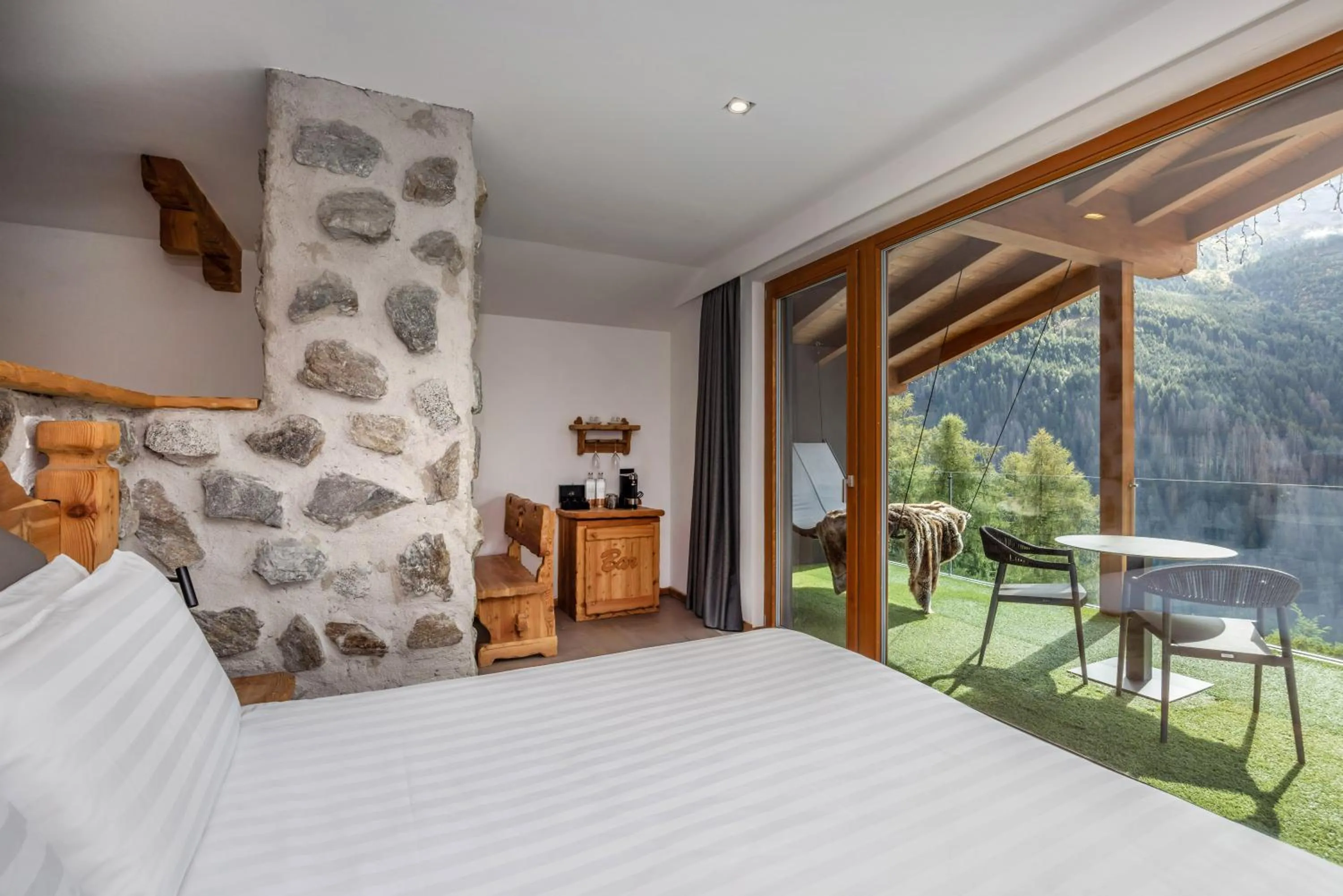Bedroom, Bed in Hotel Chalet Al Foss - Adults Only