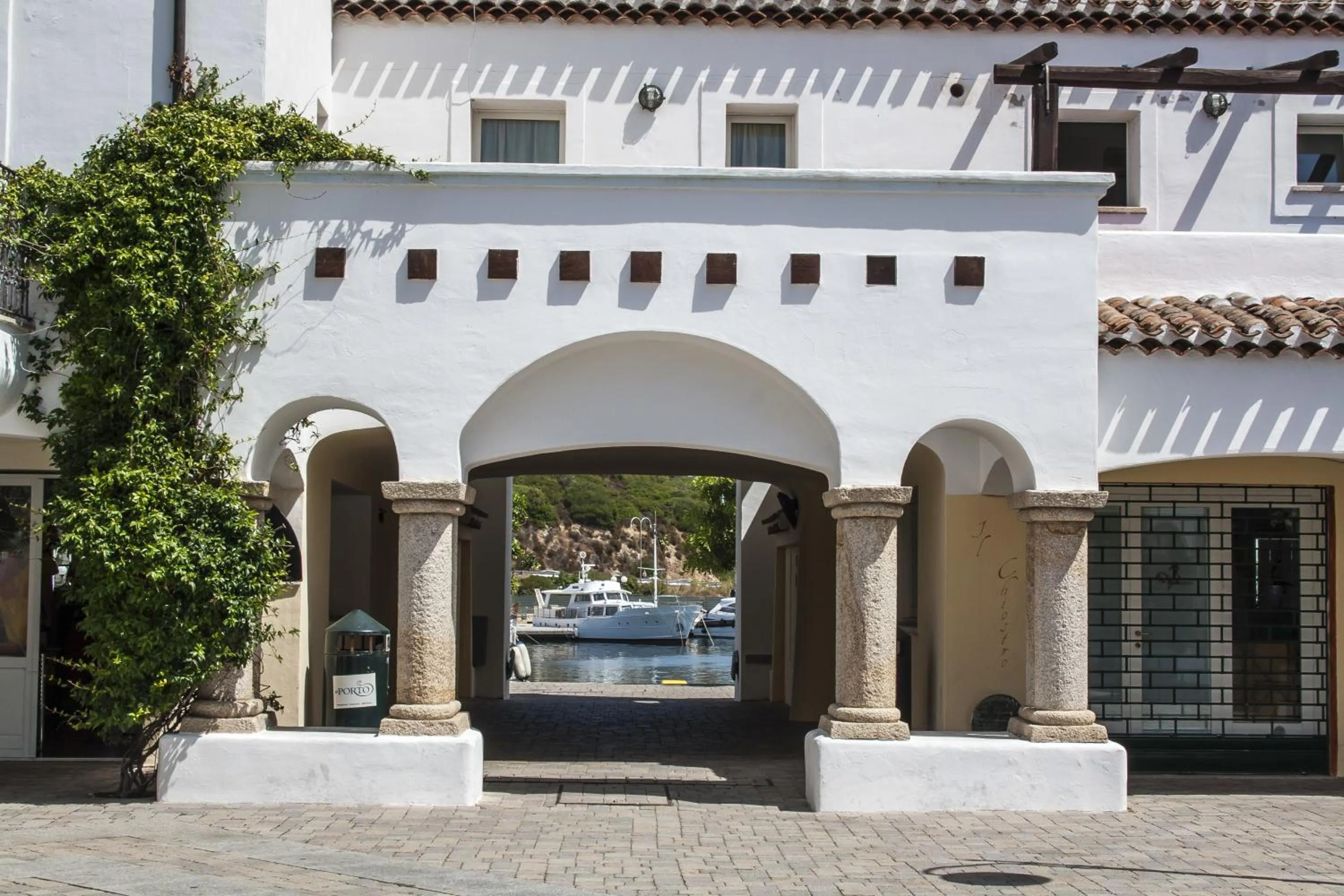 Hiking in La Reggia Di Nausicaa