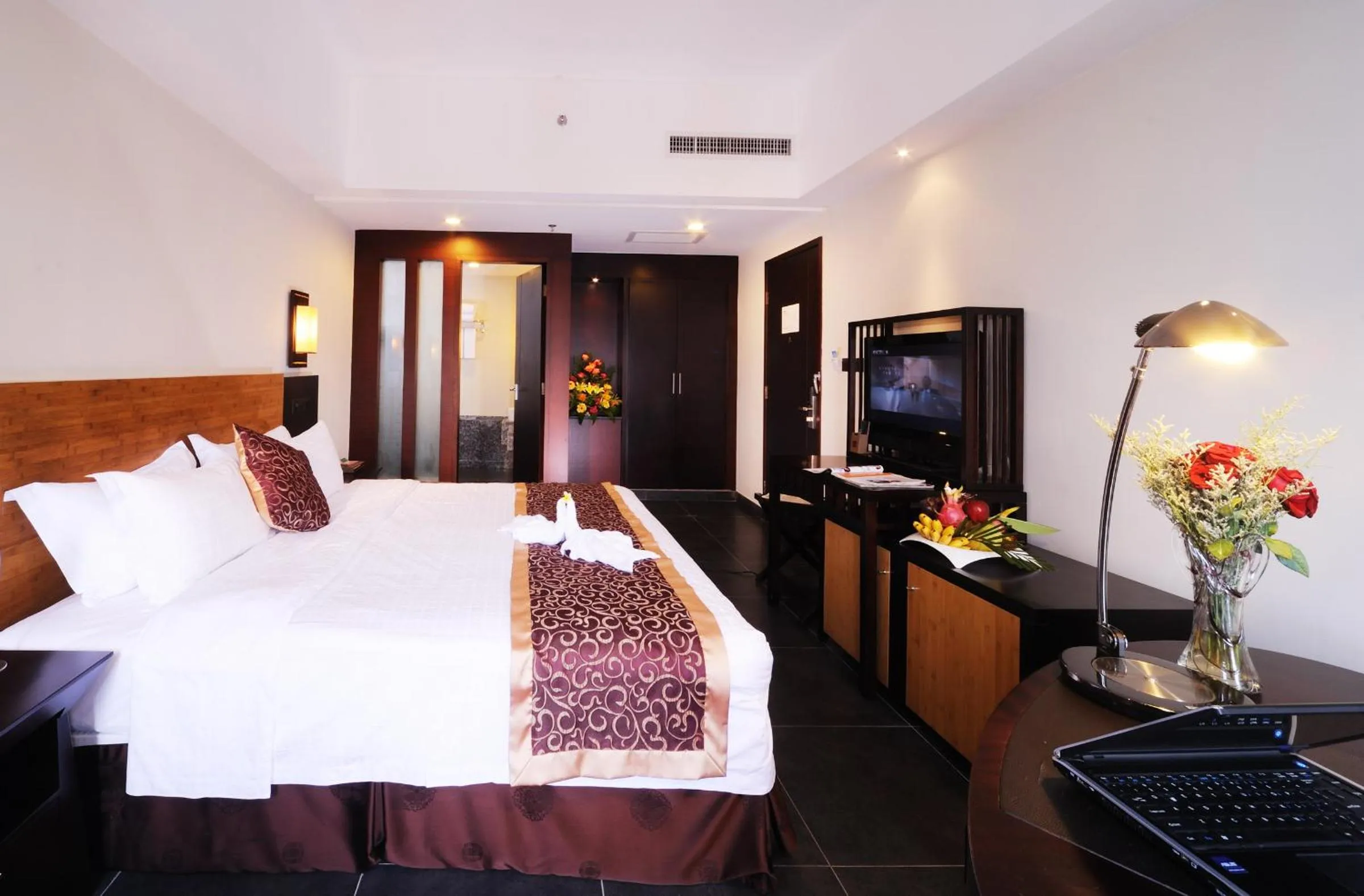 Photo of the whole room, Bed in Shengyi Holiday Villa Hotel