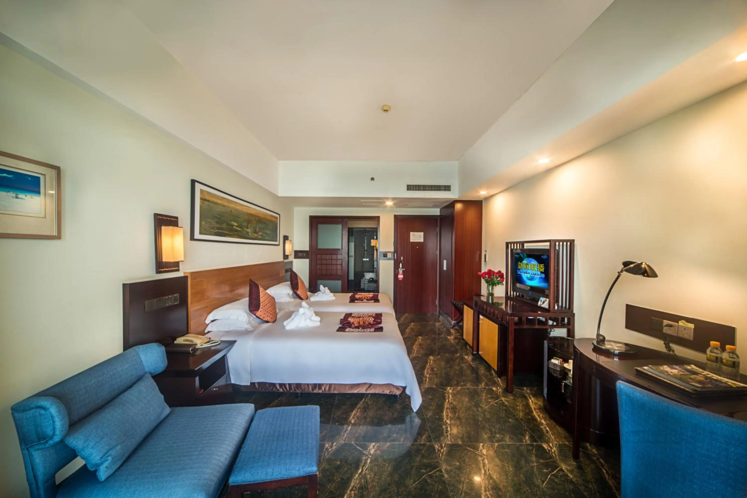 Photo of the whole room, Bed in Shengyi Holiday Villa Hotel