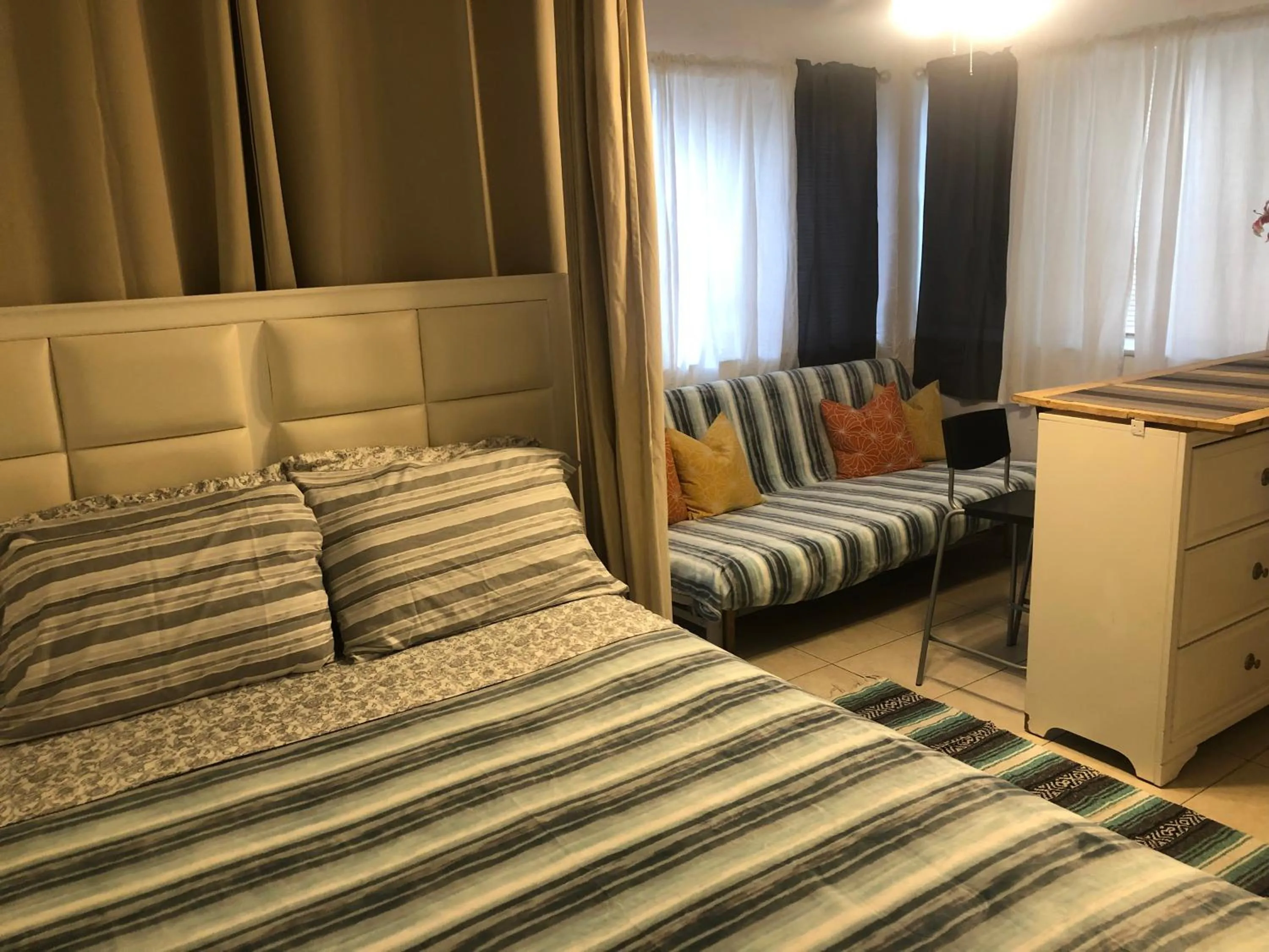 Bed in Hollywood Beachfront House