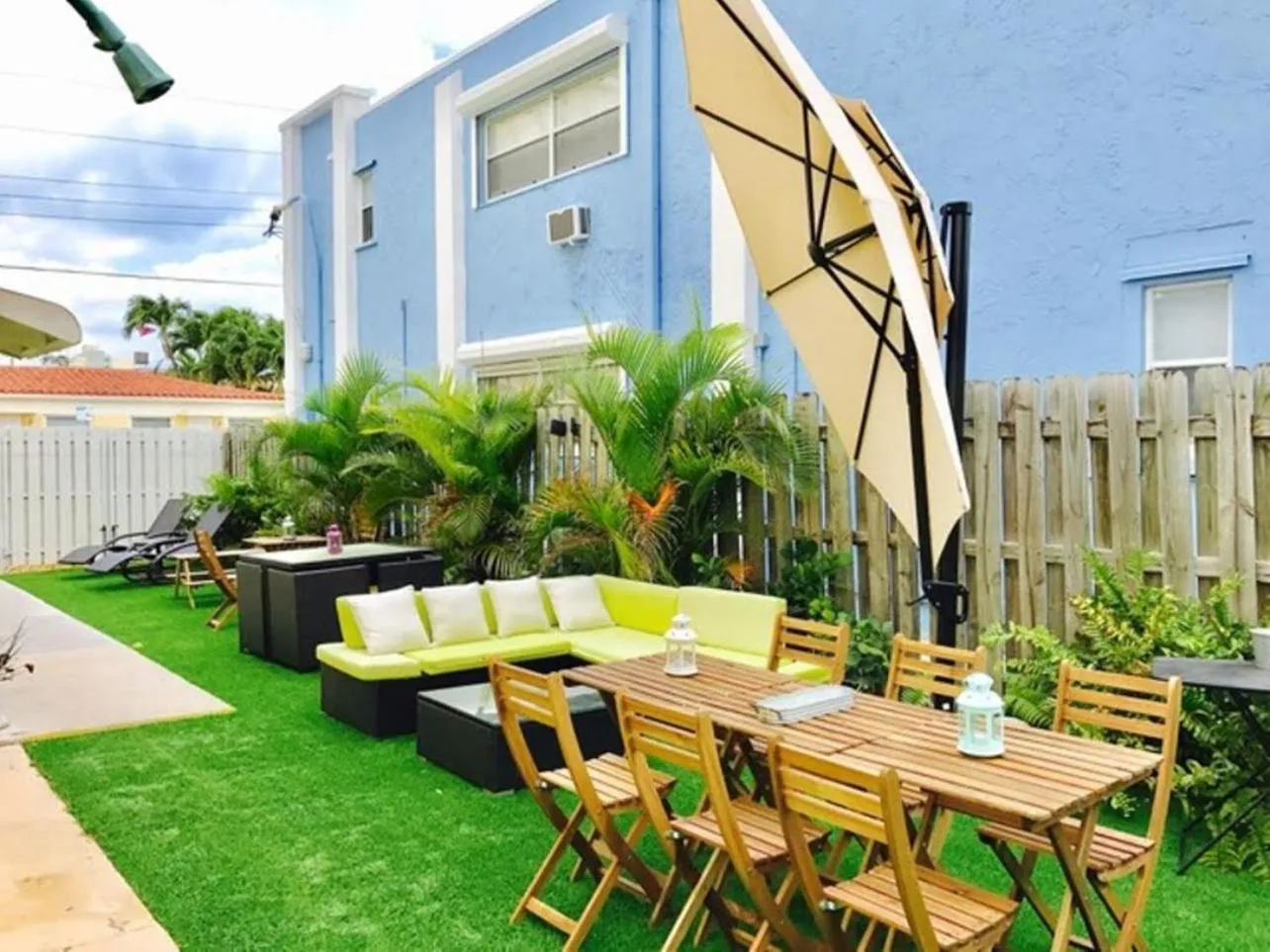 Garden in Hollywood Beachfront House