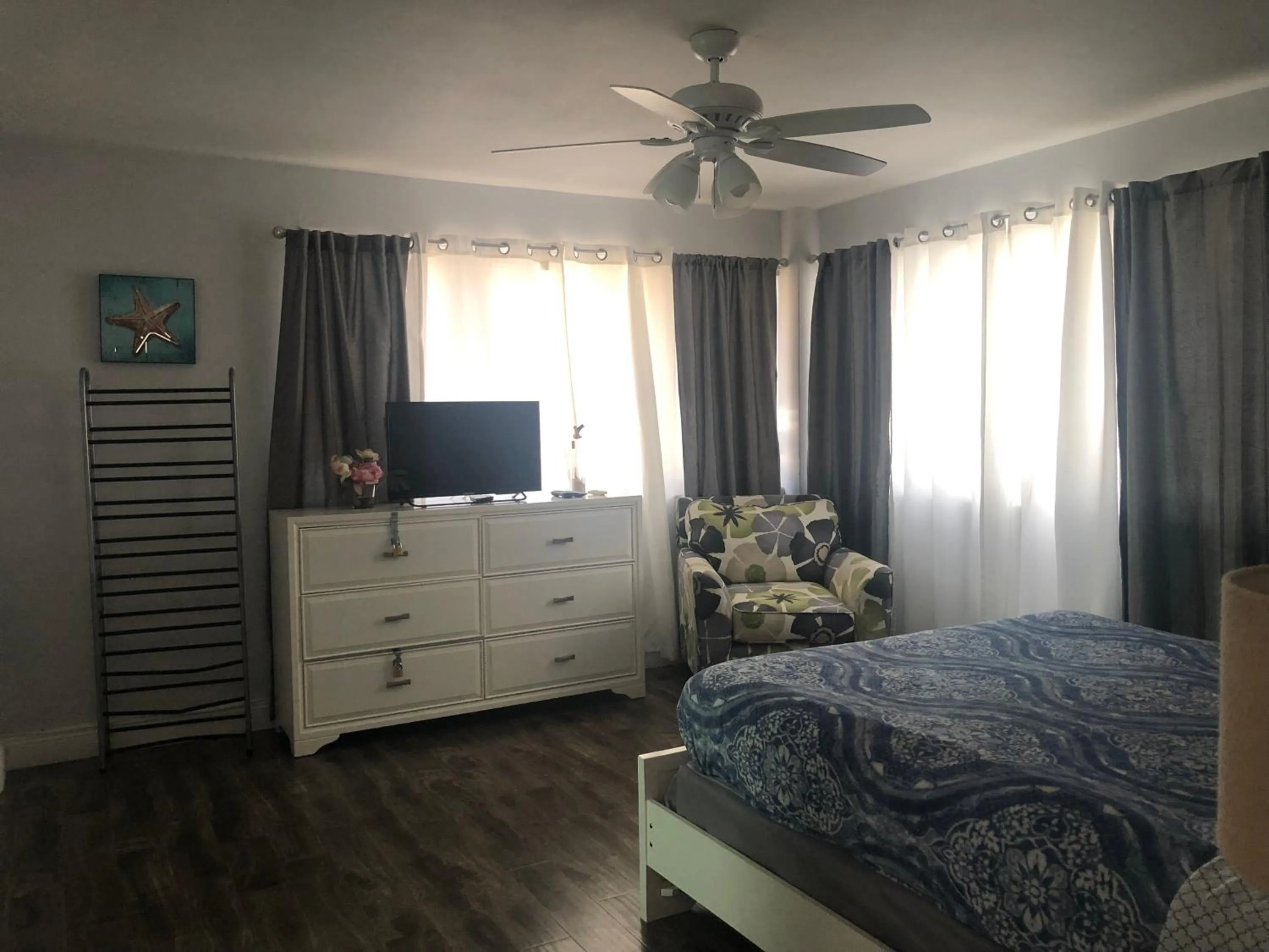 Bed in Hollywood Beachfront House
