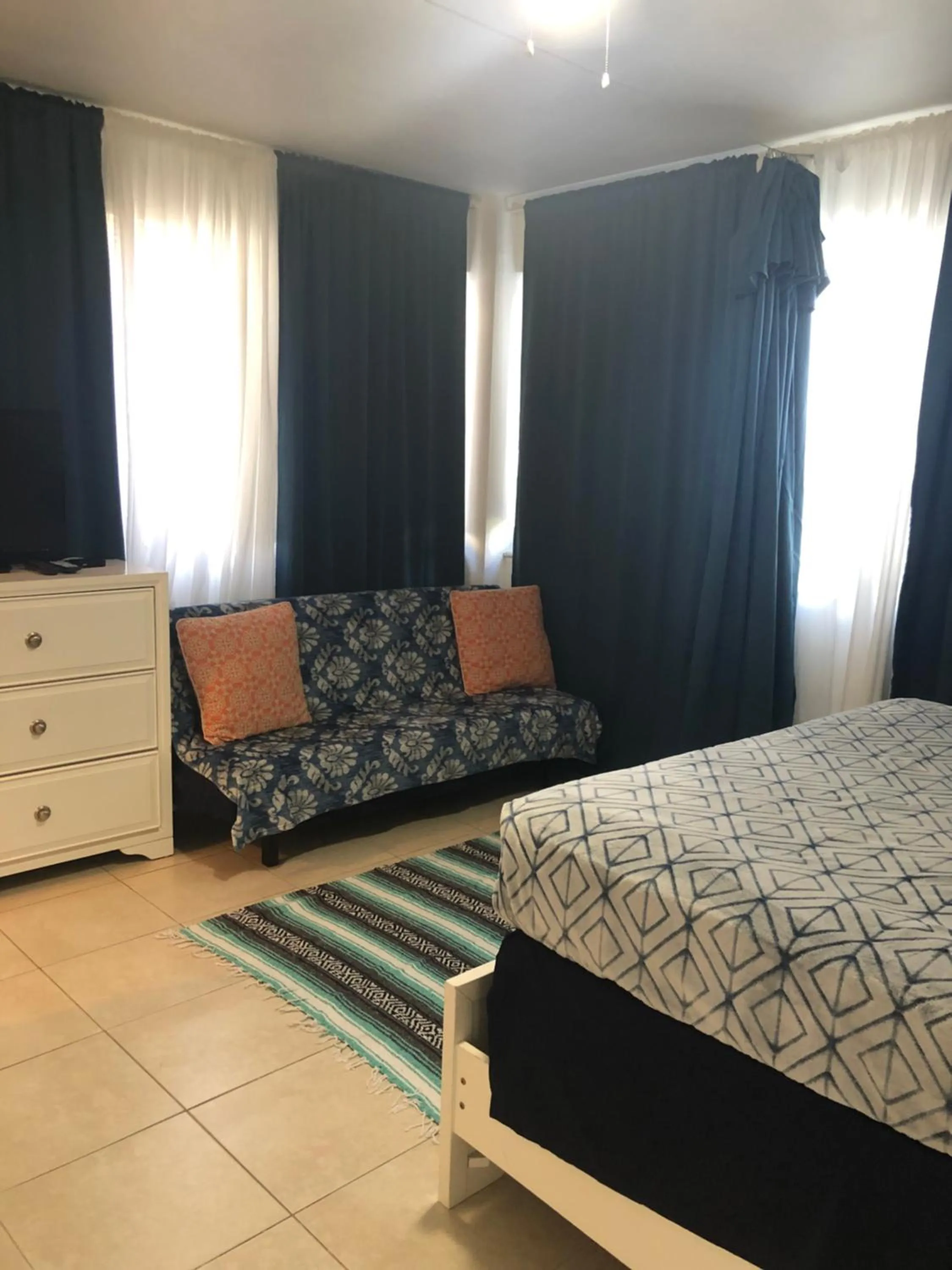 Photo of the whole room, Bed in Hollywood Beachfront House