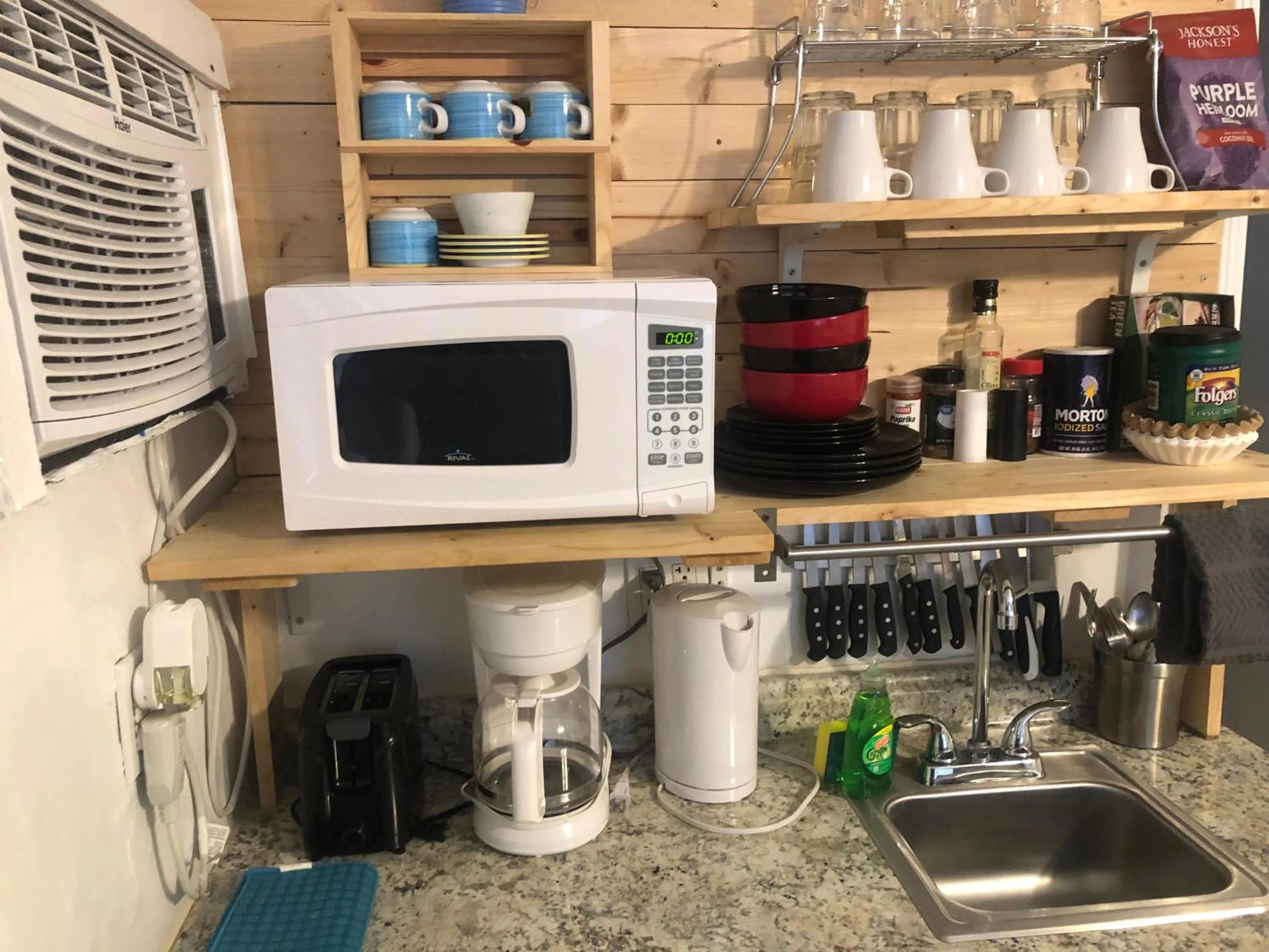 Kitchen or kitchenette in Hollywood Beachfront House