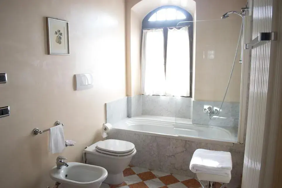 Standard Double or Twin Room in Hotel Torre di San Martino Standard Double or Twin Room in Hotel Torre di San Martino