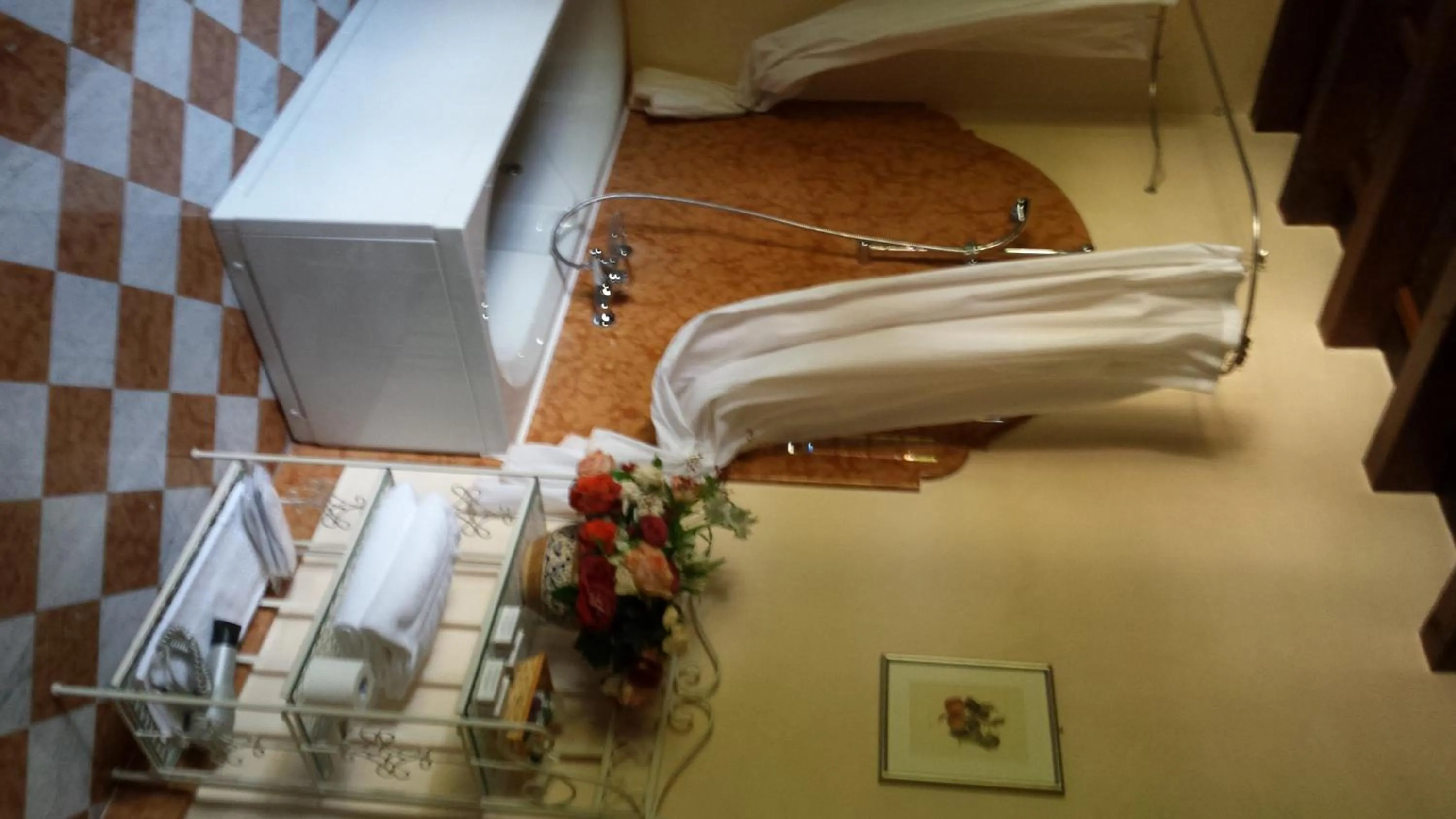 Bathroom, Bed in Hotel Torre di San Martino