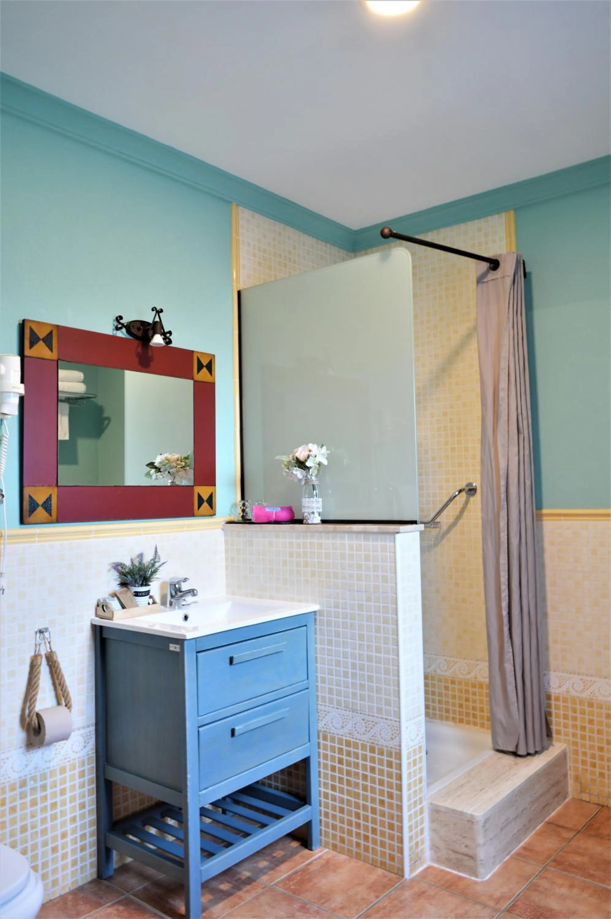 Shower in Hotel Rural Alfajía de Antonio