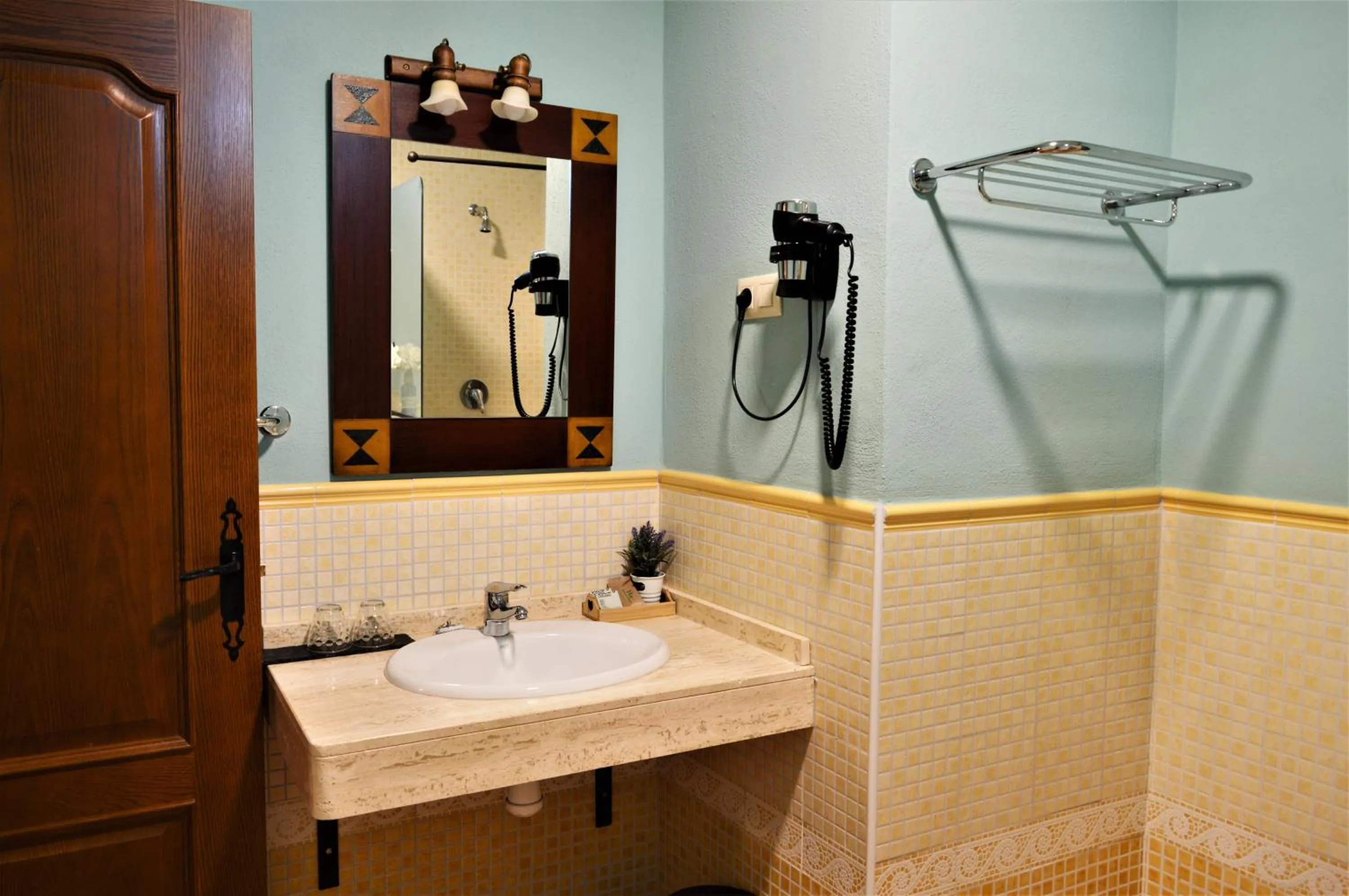 Toilet in Hotel Rural Alfajía de Antonio