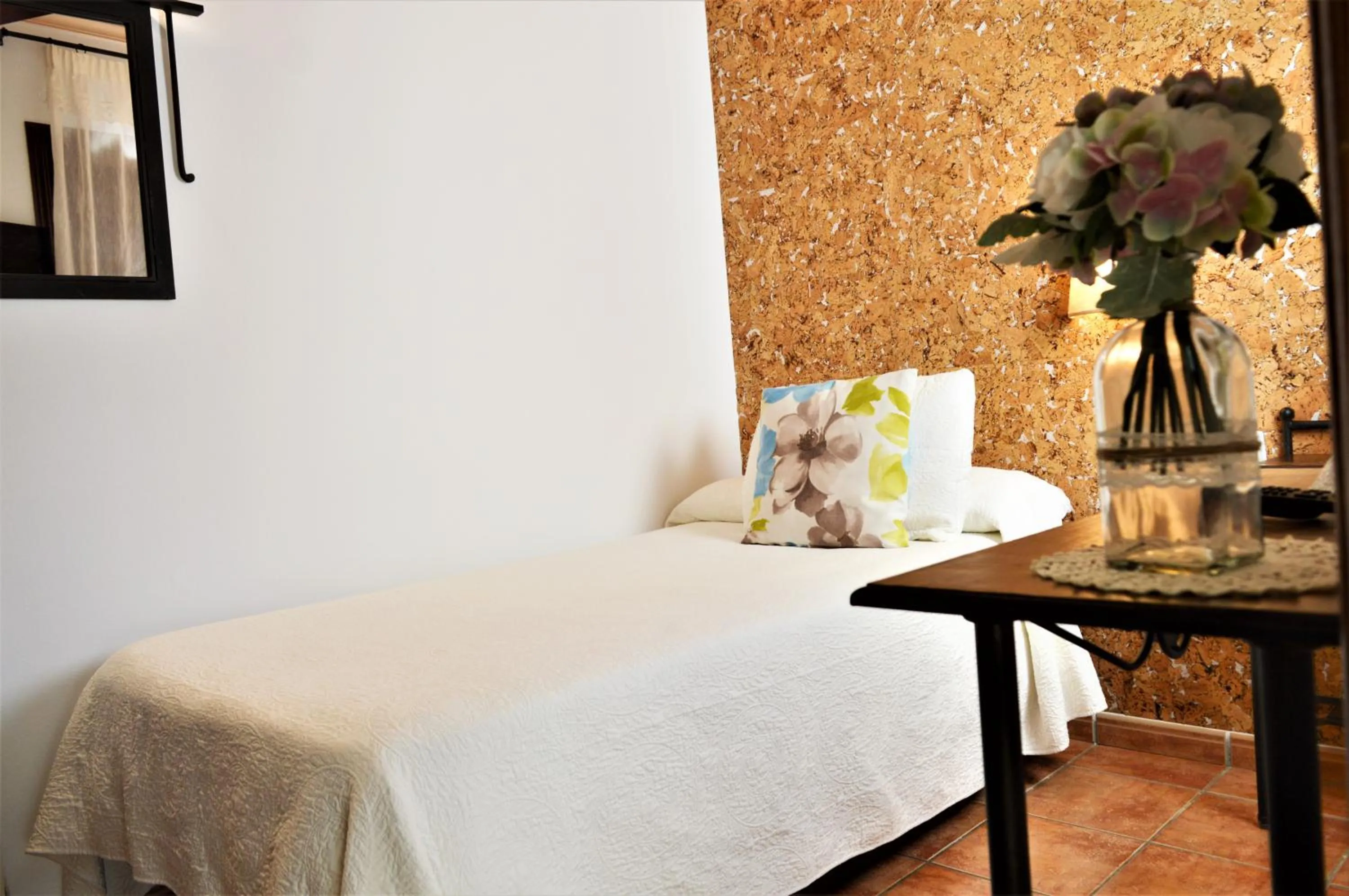 Toilet, Bed in Hotel Rural Alfajía de Antonio