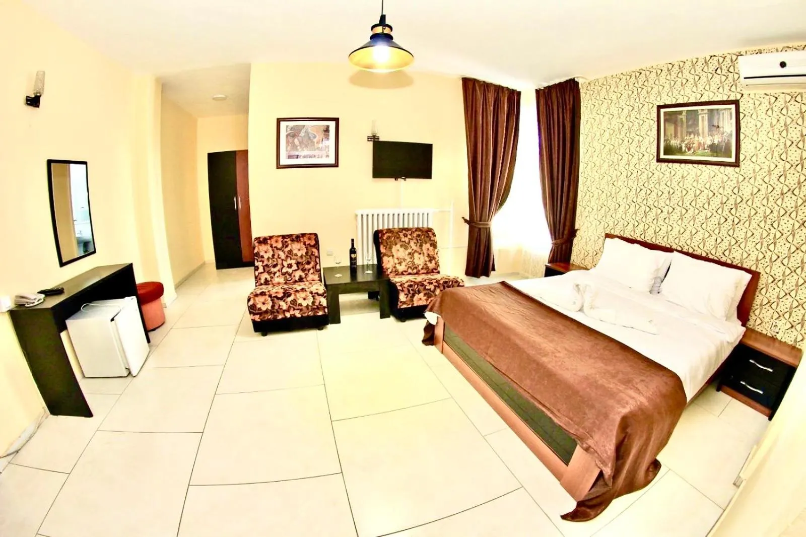 Living room, Bed in Hotel Lagadin