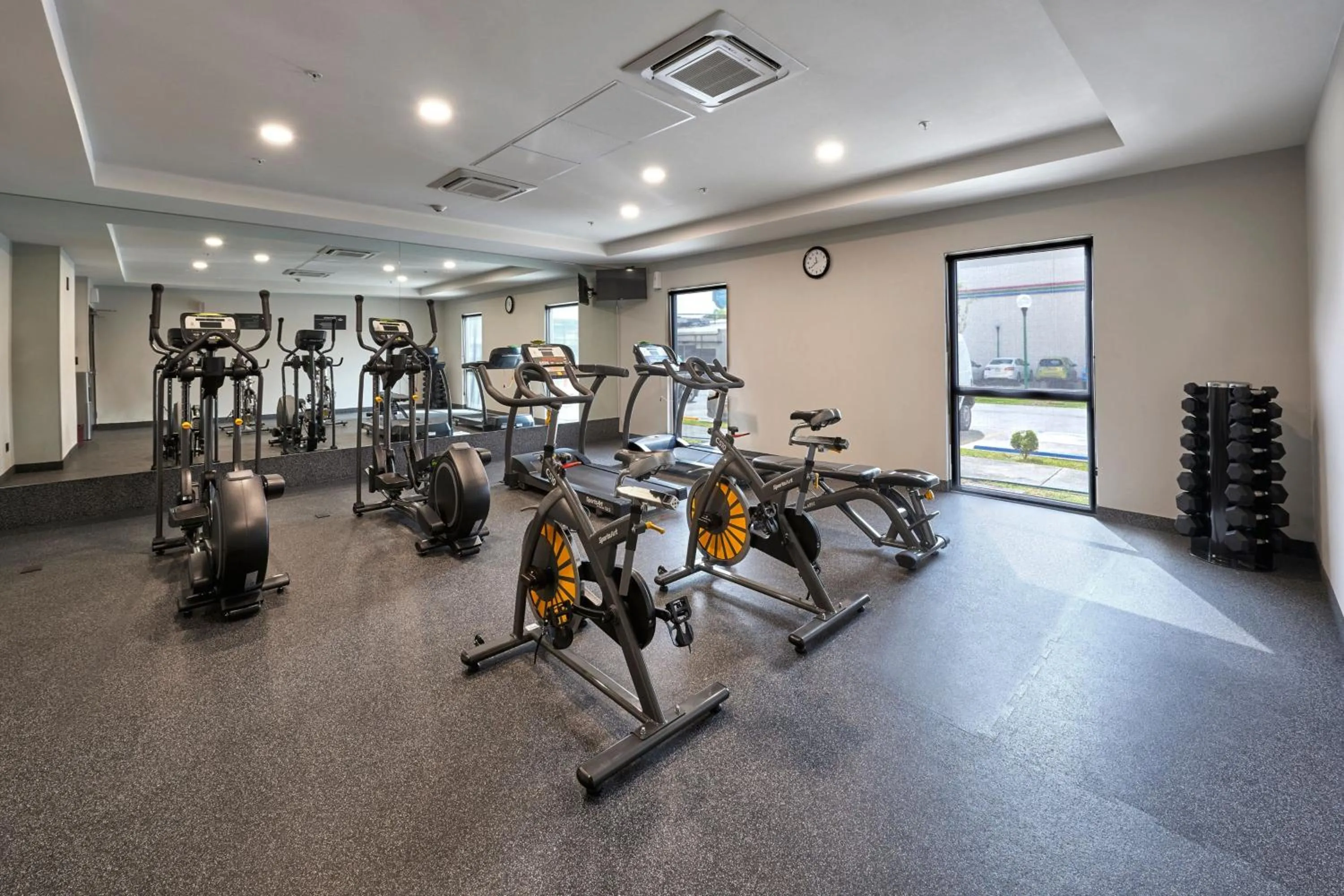 Fitness centre/facilities in City Express by Marriott Monterrey Lindavista