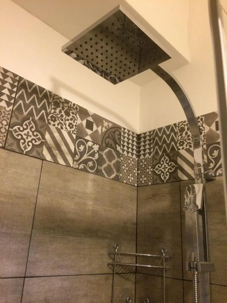 Shower in Vacanze Romane 2